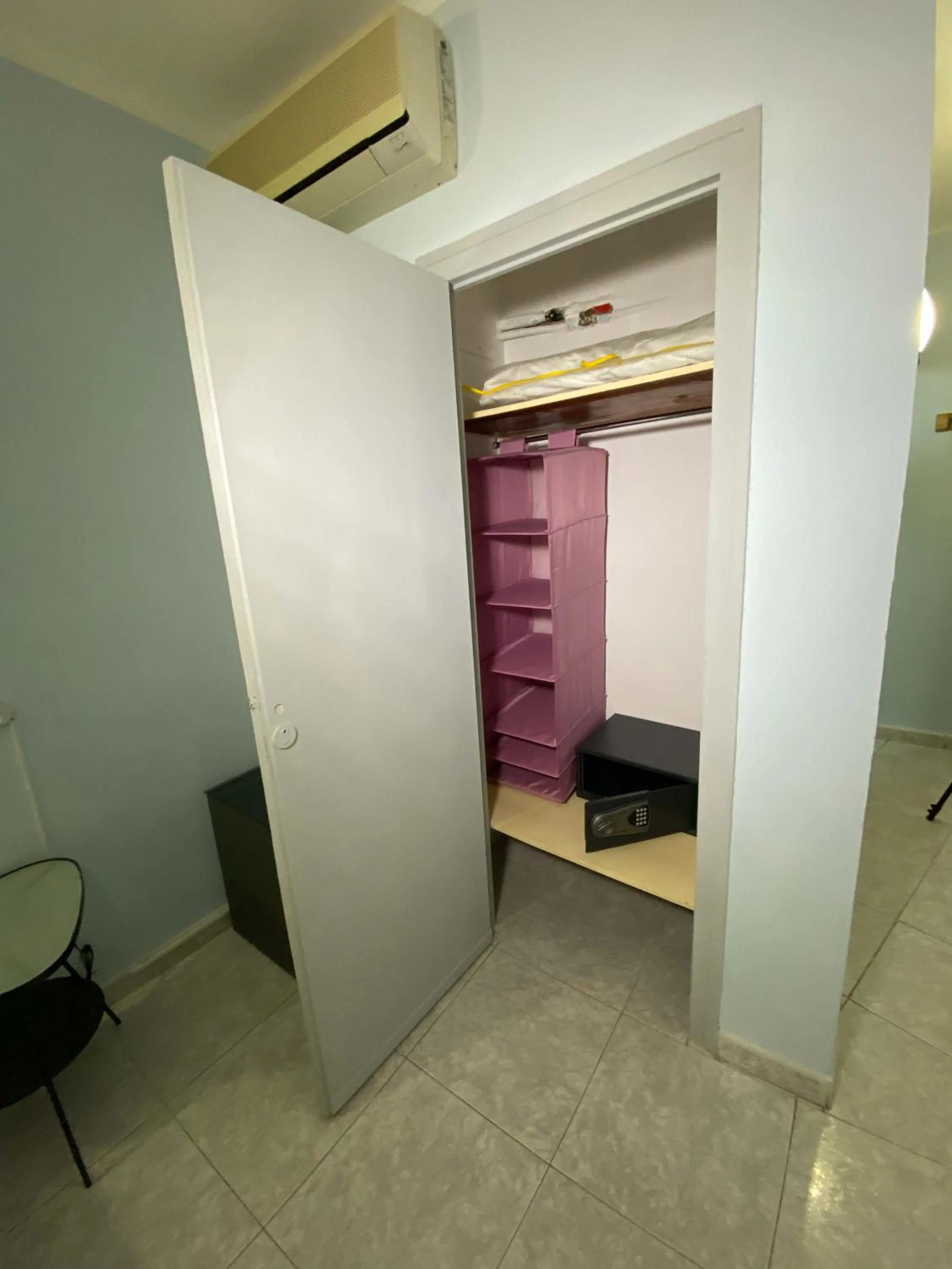 wardrobe in Hotel Alexandra Sitges