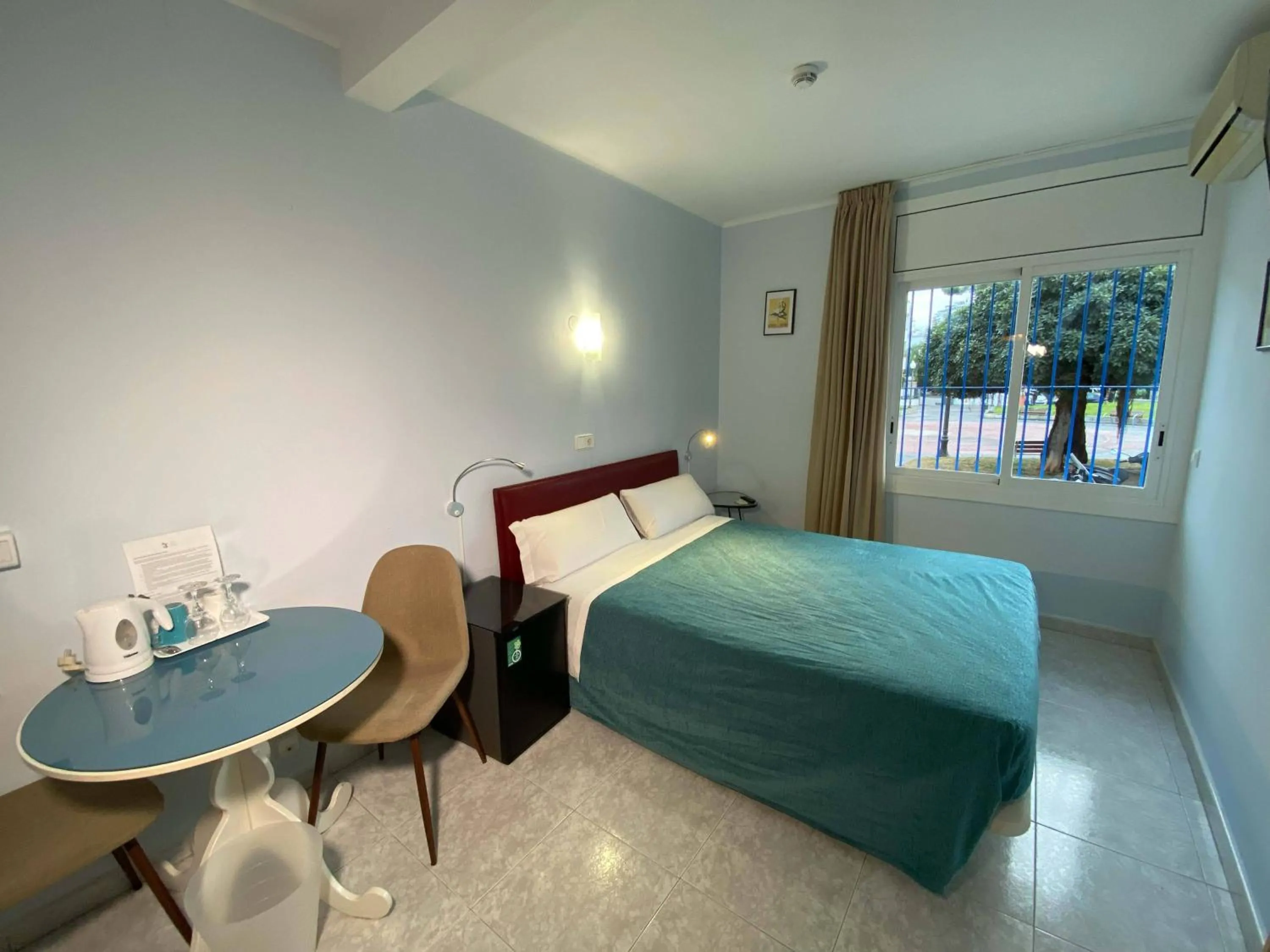 Photo of the whole room, Bed in Hotel Alexandra Sitges