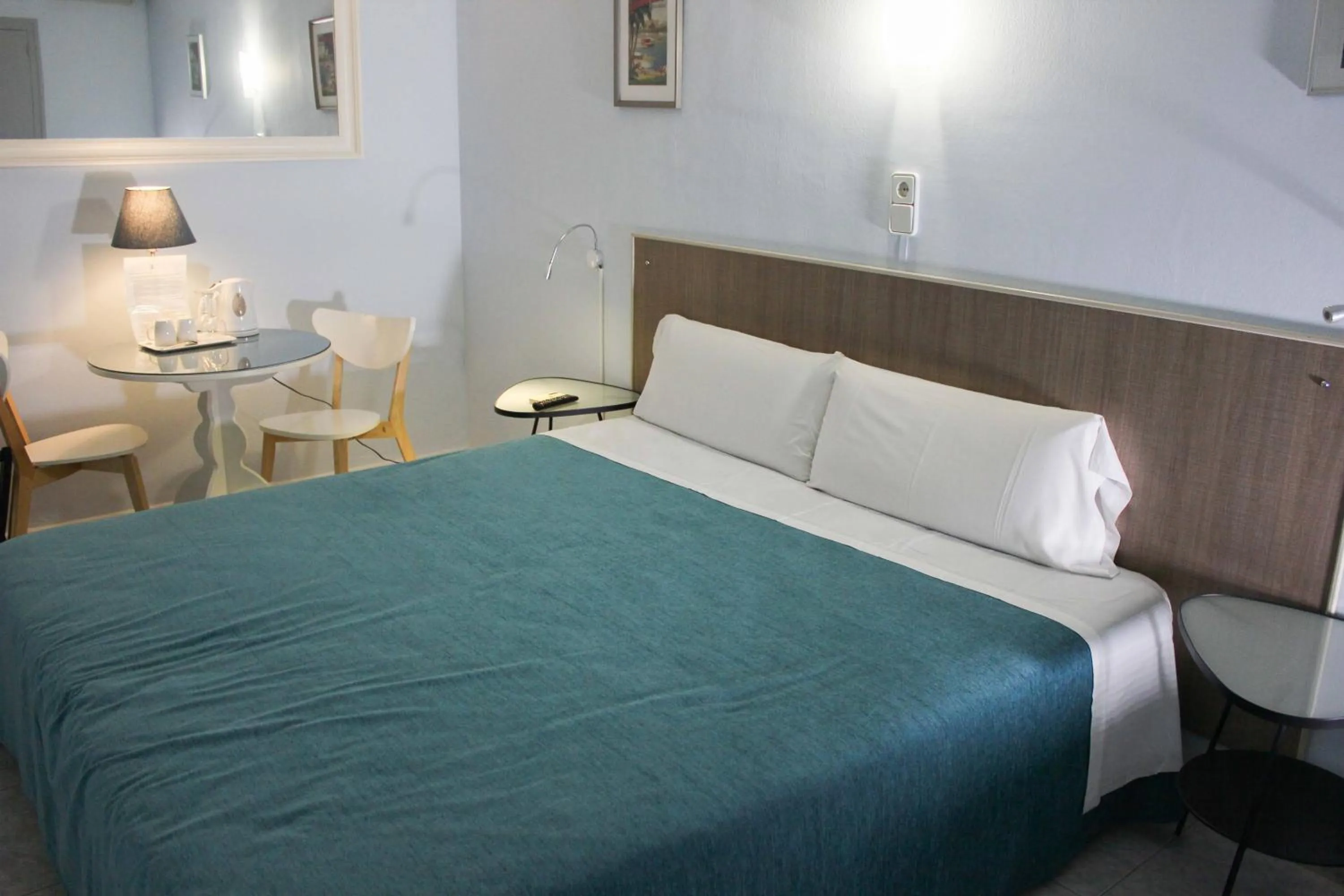 Photo of the whole room, Bed in Hotel Alexandra Sitges