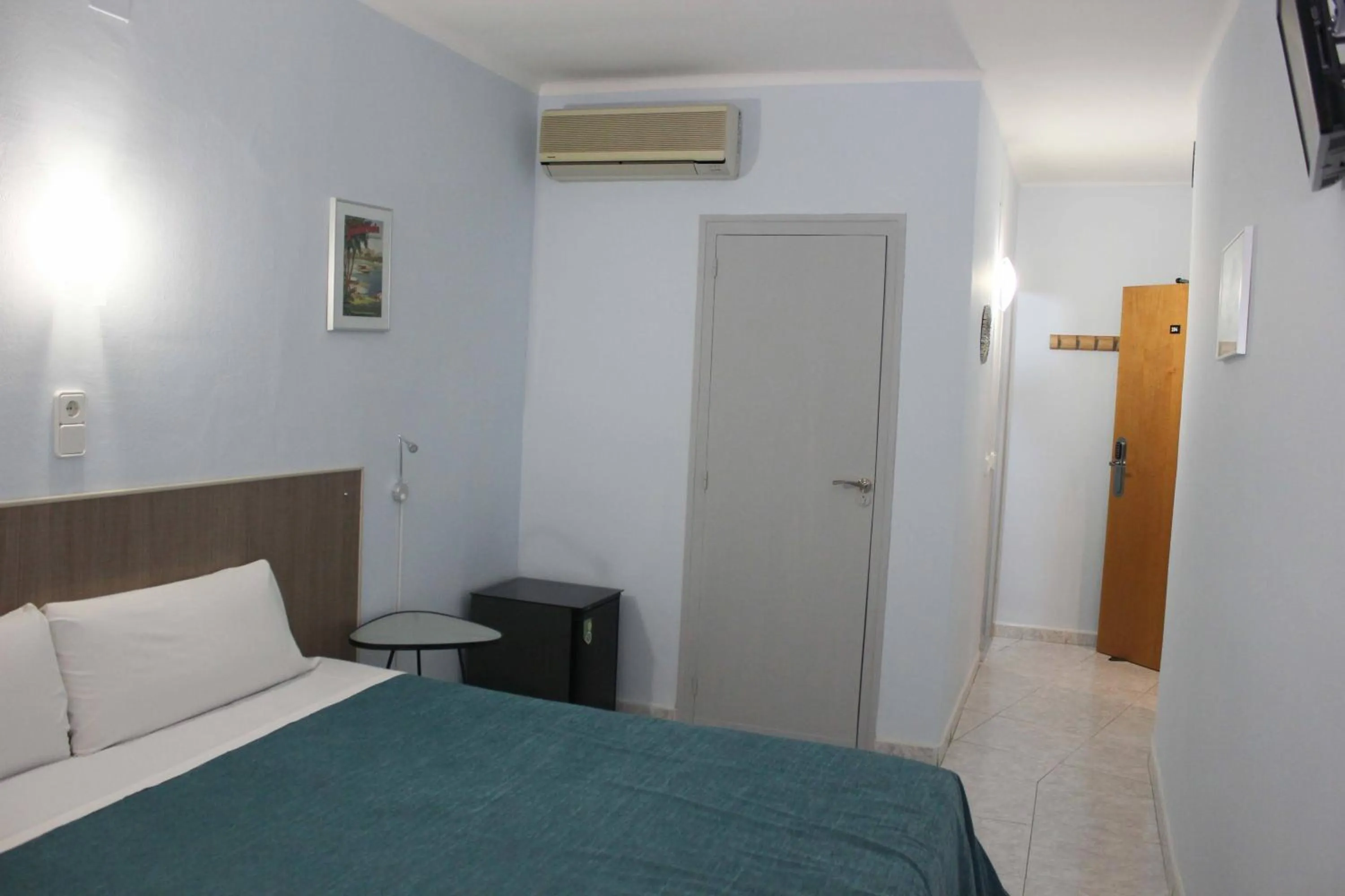 Photo of the whole room, Bed in Hotel Alexandra Sitges