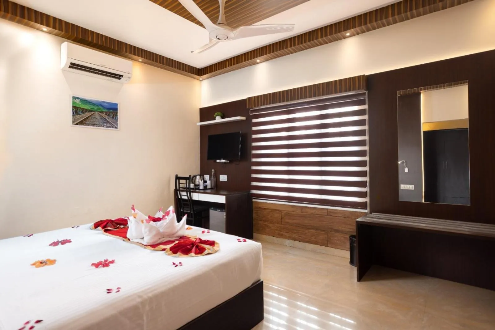 Bed in Star Emirates Luxury Resort and Spa, Munnar