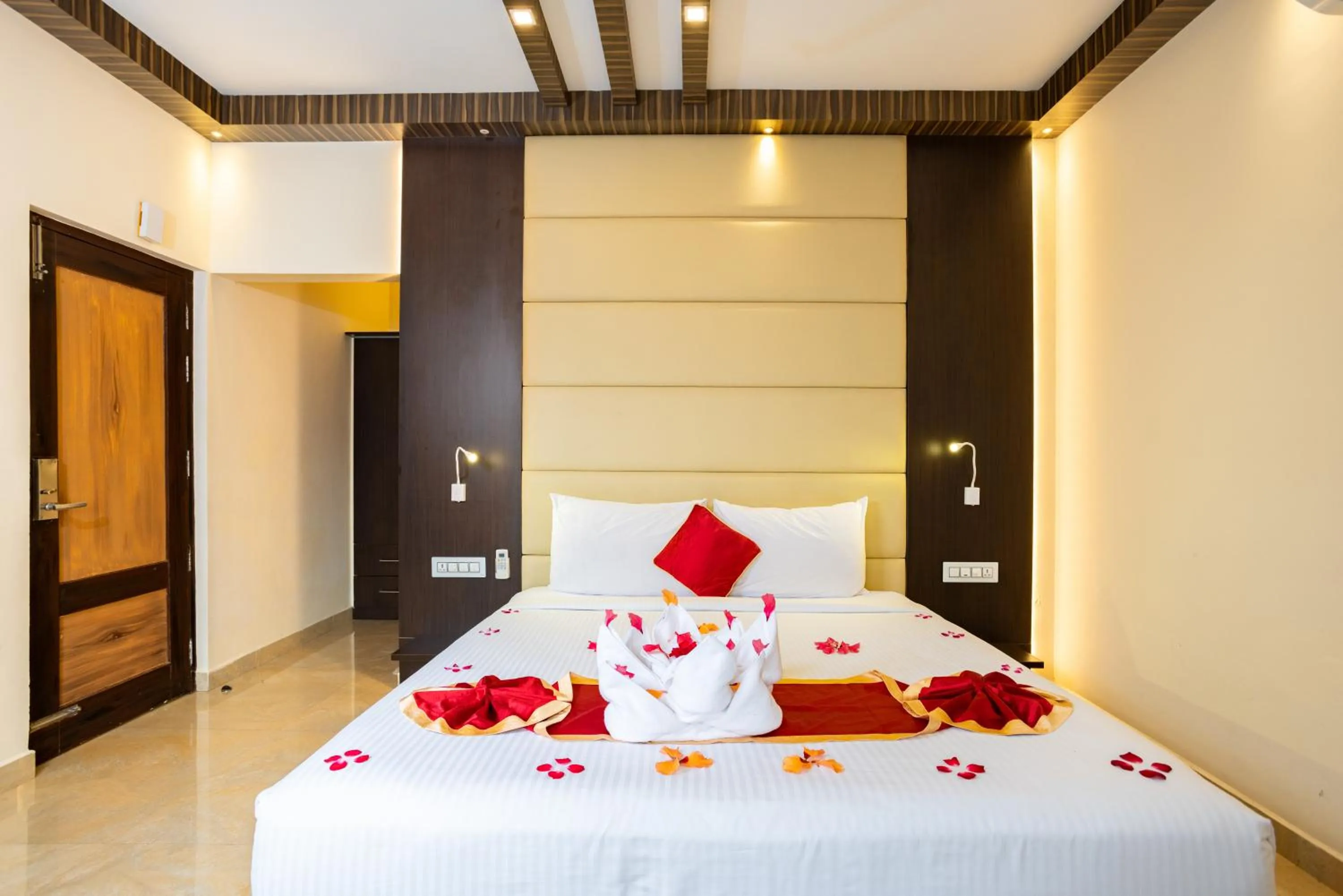 Bed in Star Emirates Luxury Resort and Spa, Munnar
