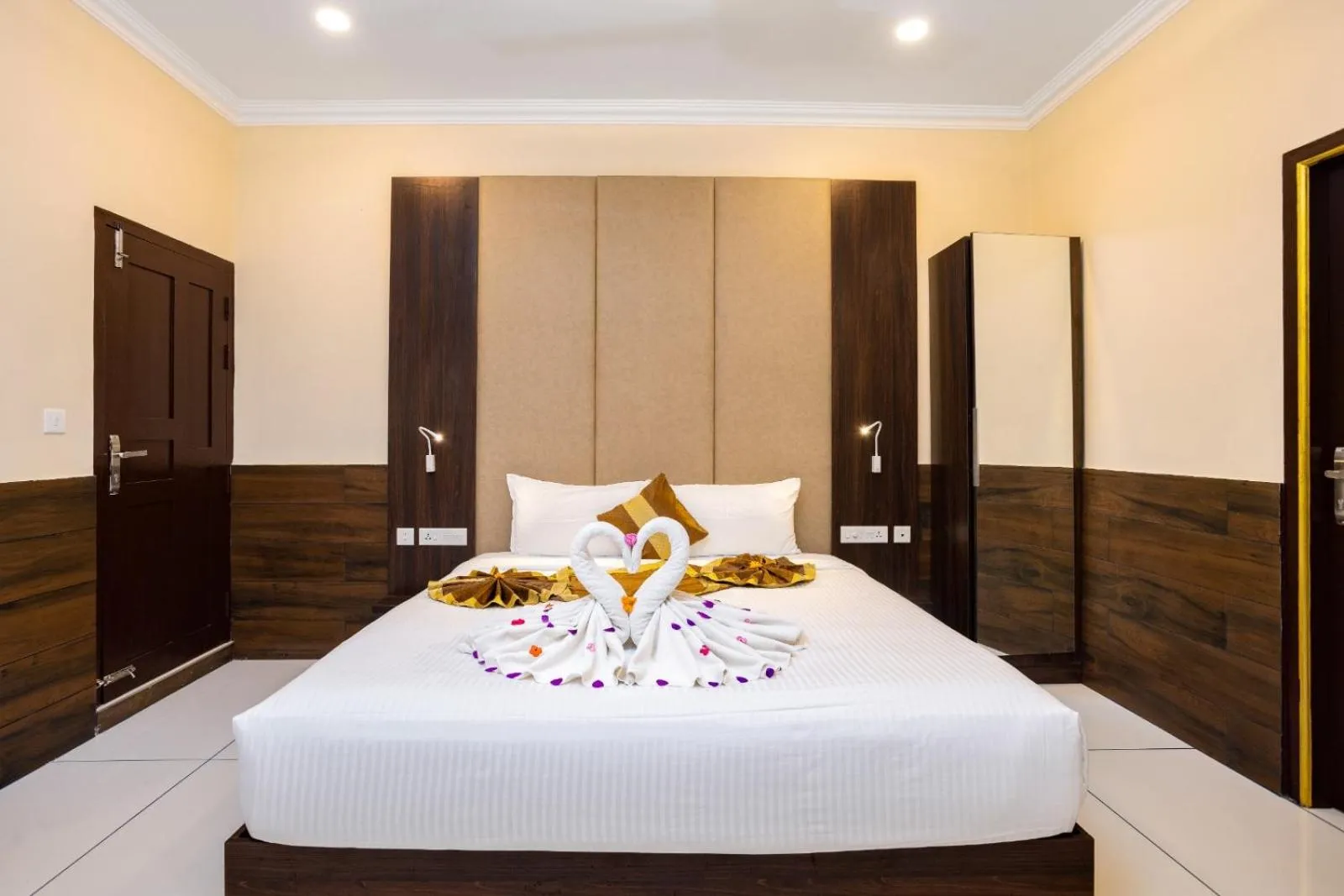 Bed in Star Emirates Luxury Resort and Spa, Munnar