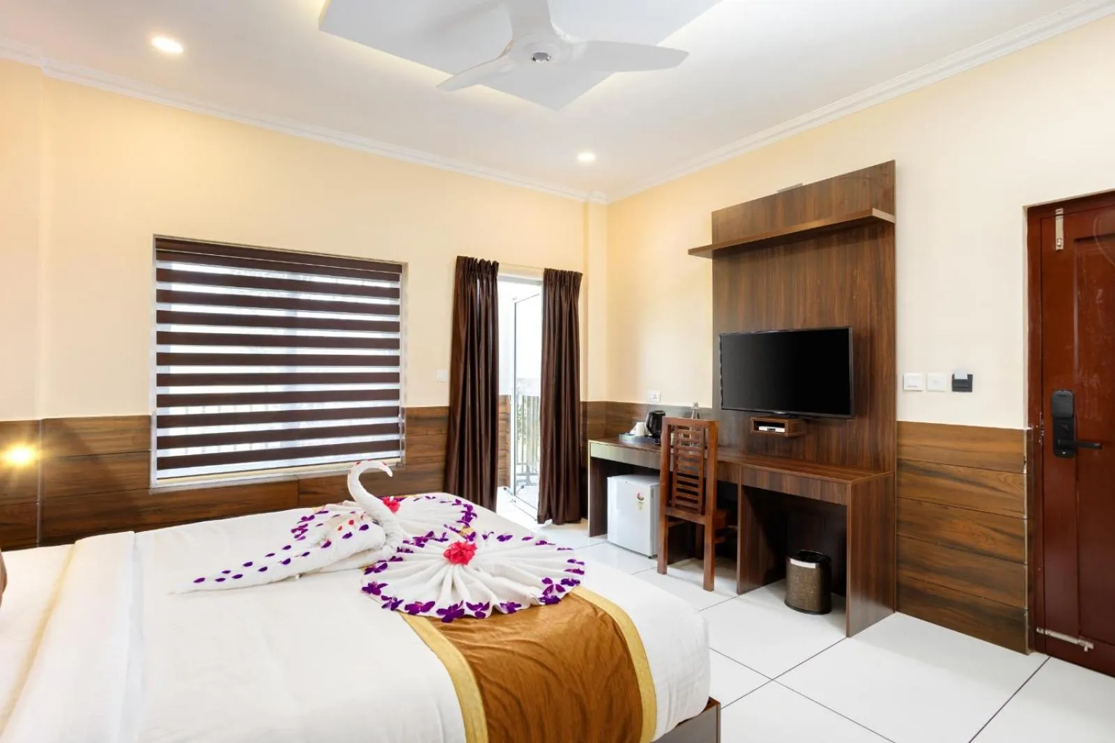 Bed in Star Emirates Luxury Resort and Spa, Munnar