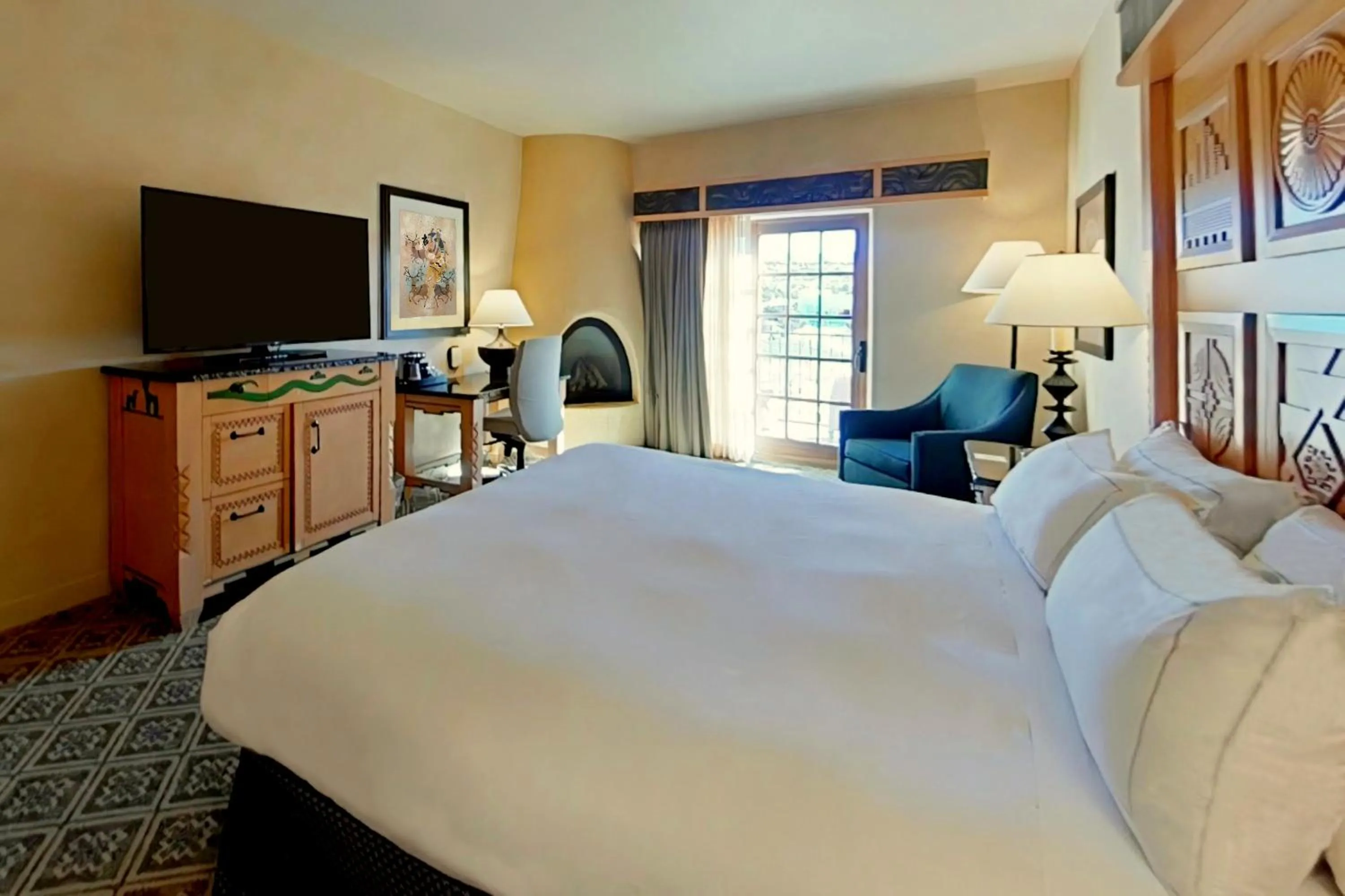 Bedroom, Bed in Hilton Santa Fe Buffalo Thunder