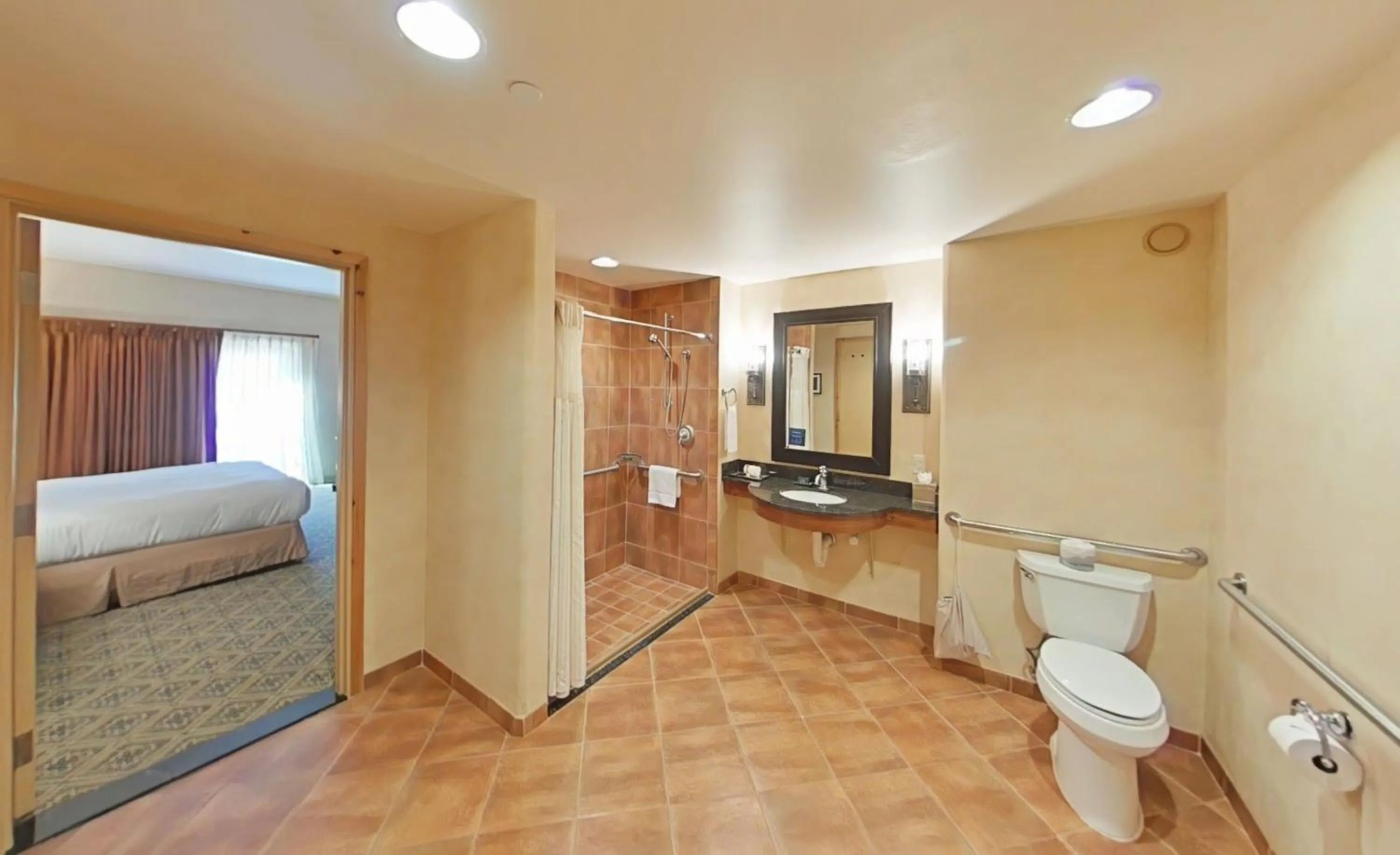 Shower, Bed in Hilton Santa Fe Buffalo Thunder