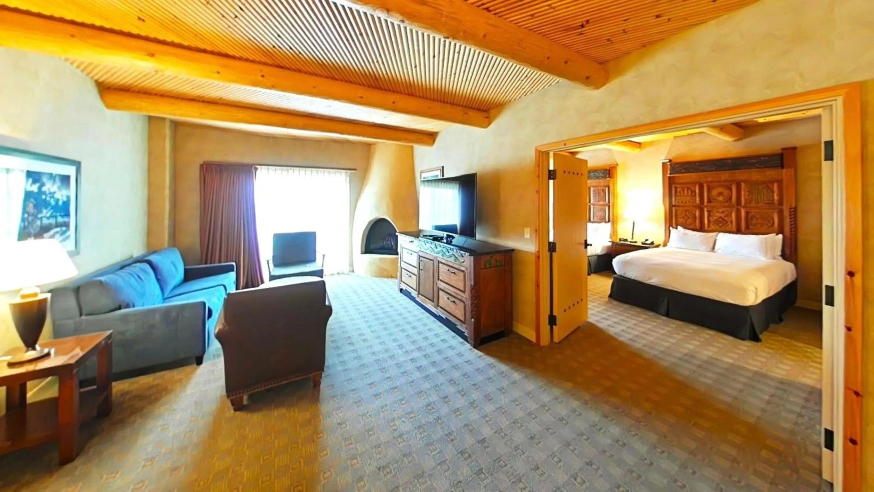 Balcony/Terrace, Bed in Hilton Santa Fe Buffalo Thunder