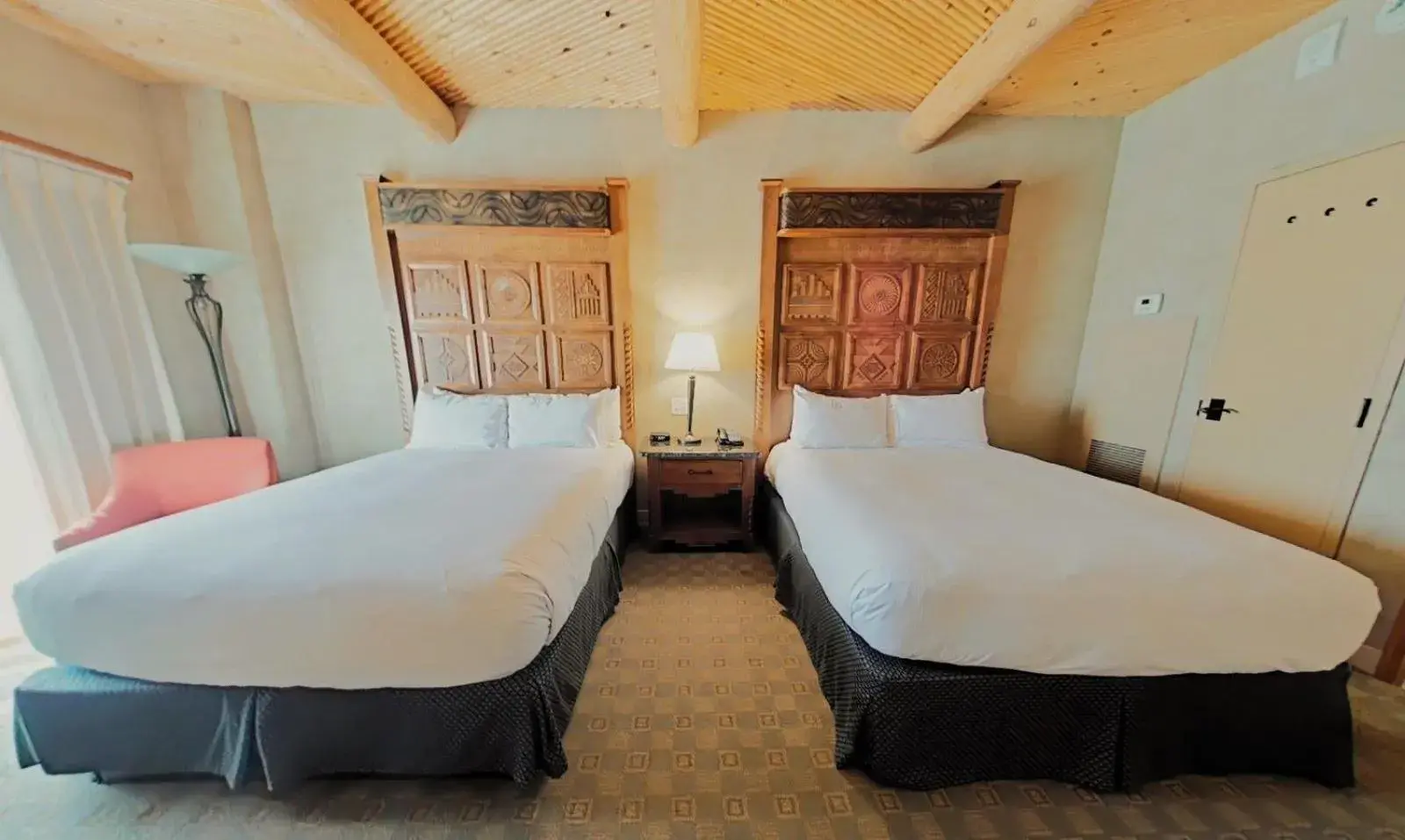 Deluxe One-Bedroom Queen Suite in Hilton Santa Fe Buffalo Thunder Deluxe One-Bedroom Queen Suite in Hilton Santa Fe Buffalo Thunder