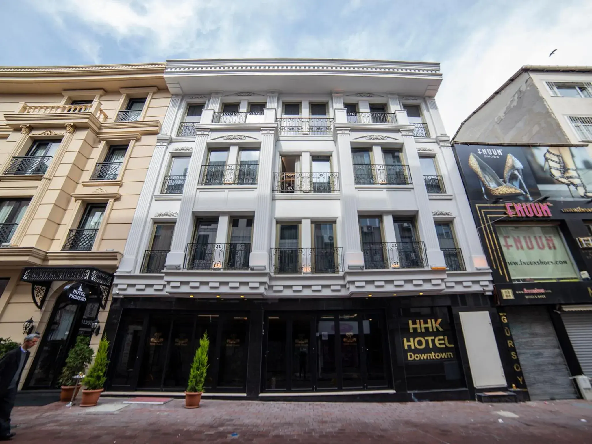 Facade/entrance in HHK Hotel Downtown Facade/entrance in HHK Hotel Downtown