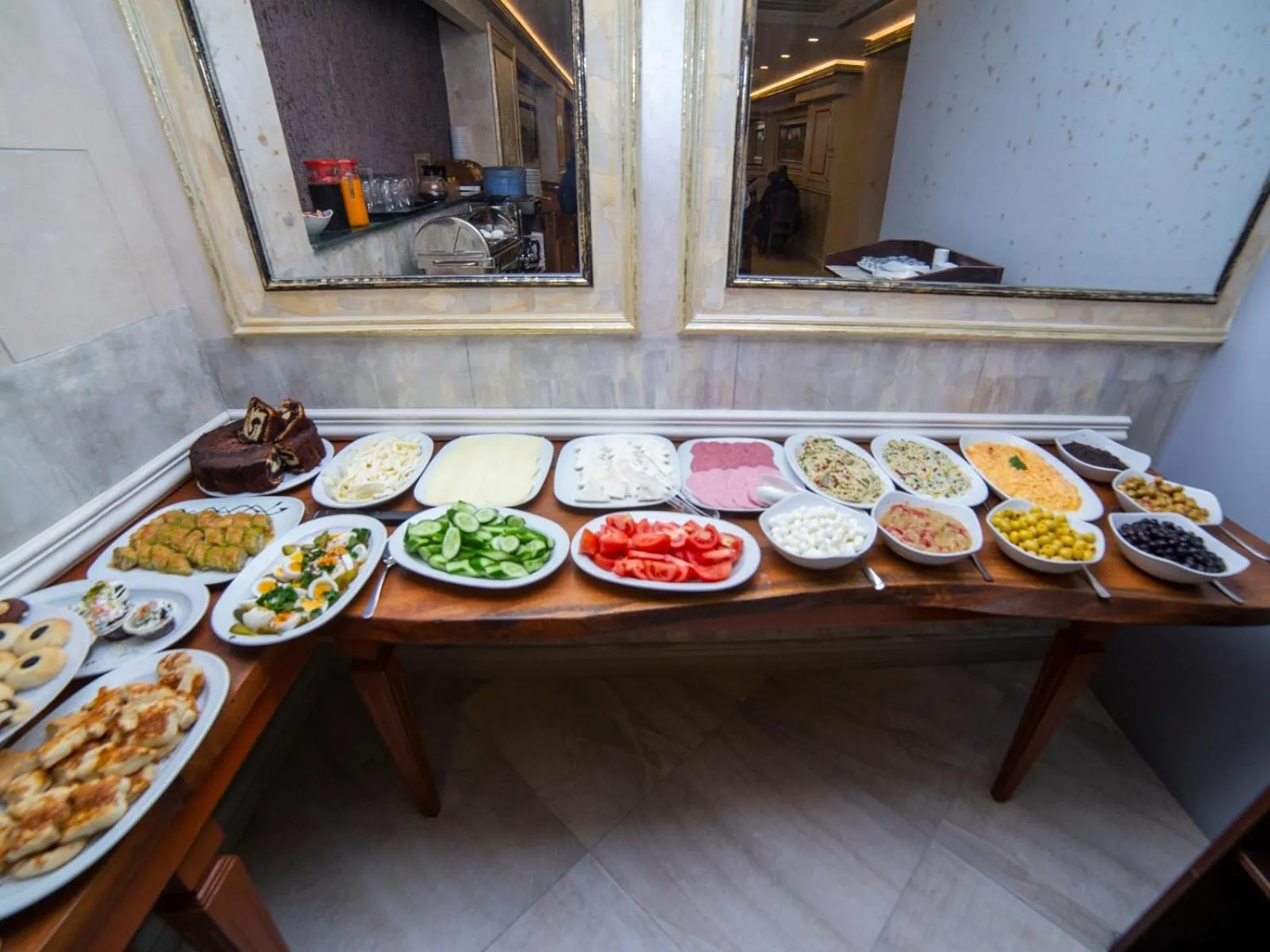 Breakfast in HHK Hotel Downtown