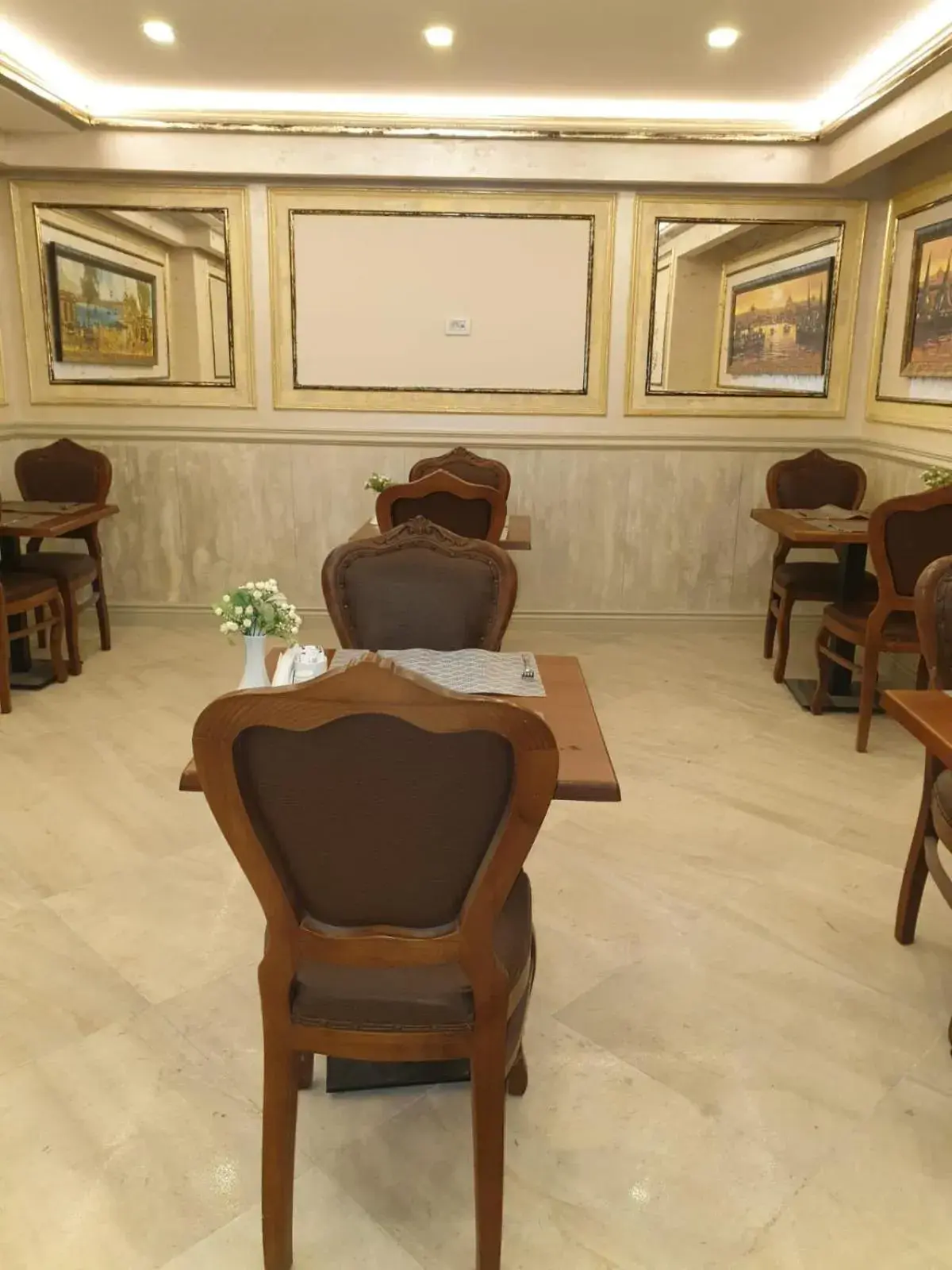 Restaurant/places to eat in HHK Hotel Downtown Restaurant/places to eat in HHK Hotel Downtown