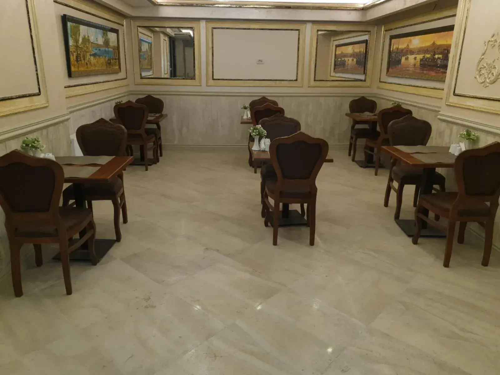 Restaurant/places to eat in HHK Hotel Downtown Restaurant/places to eat in HHK Hotel Downtown