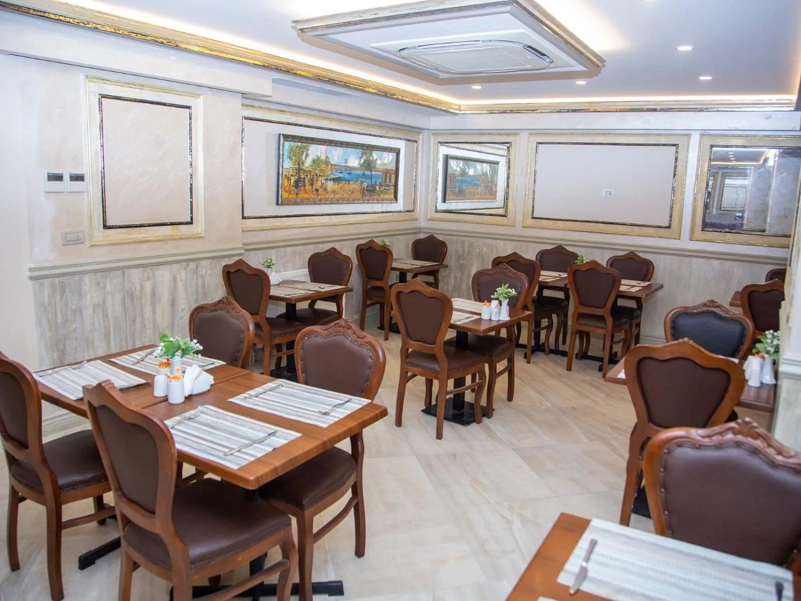 Breakfast in HHK Hotel Downtown