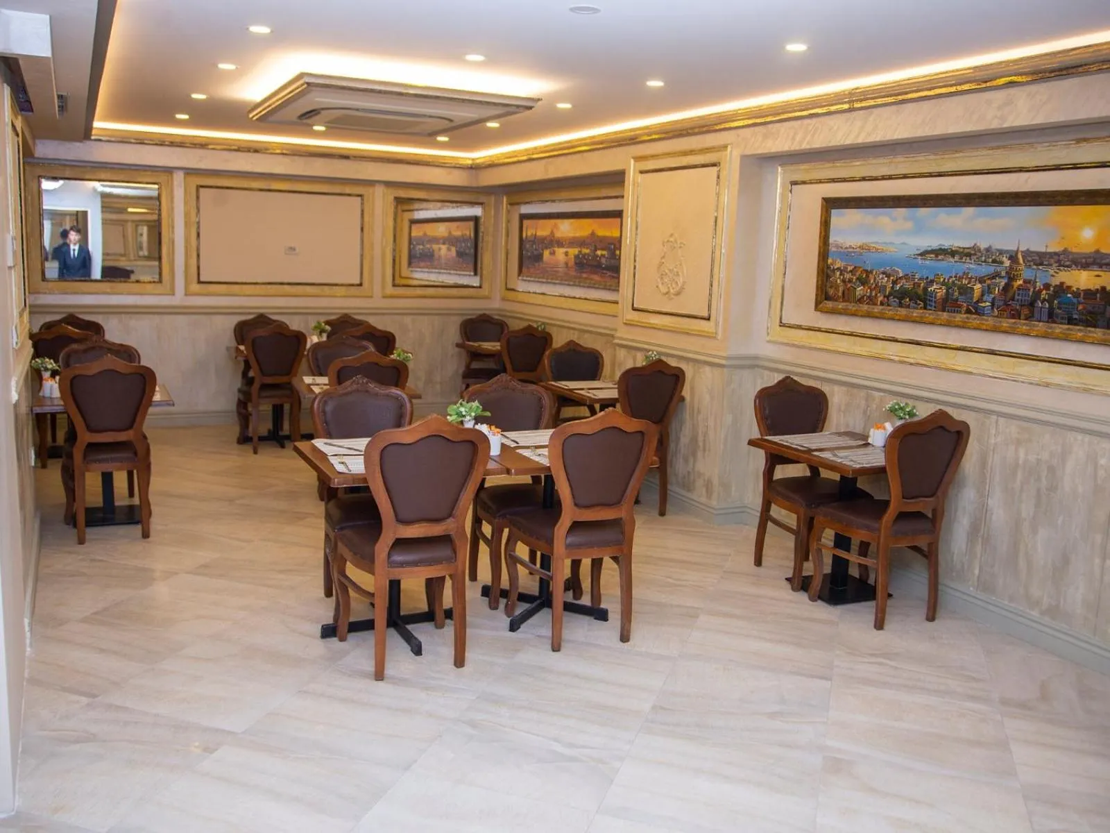 Breakfast in HHK Hotel Downtown