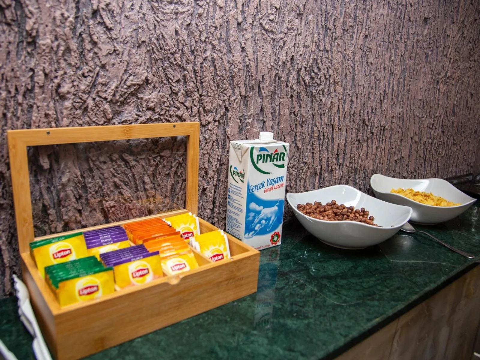 Food and drinks in HHK Hotel Downtown