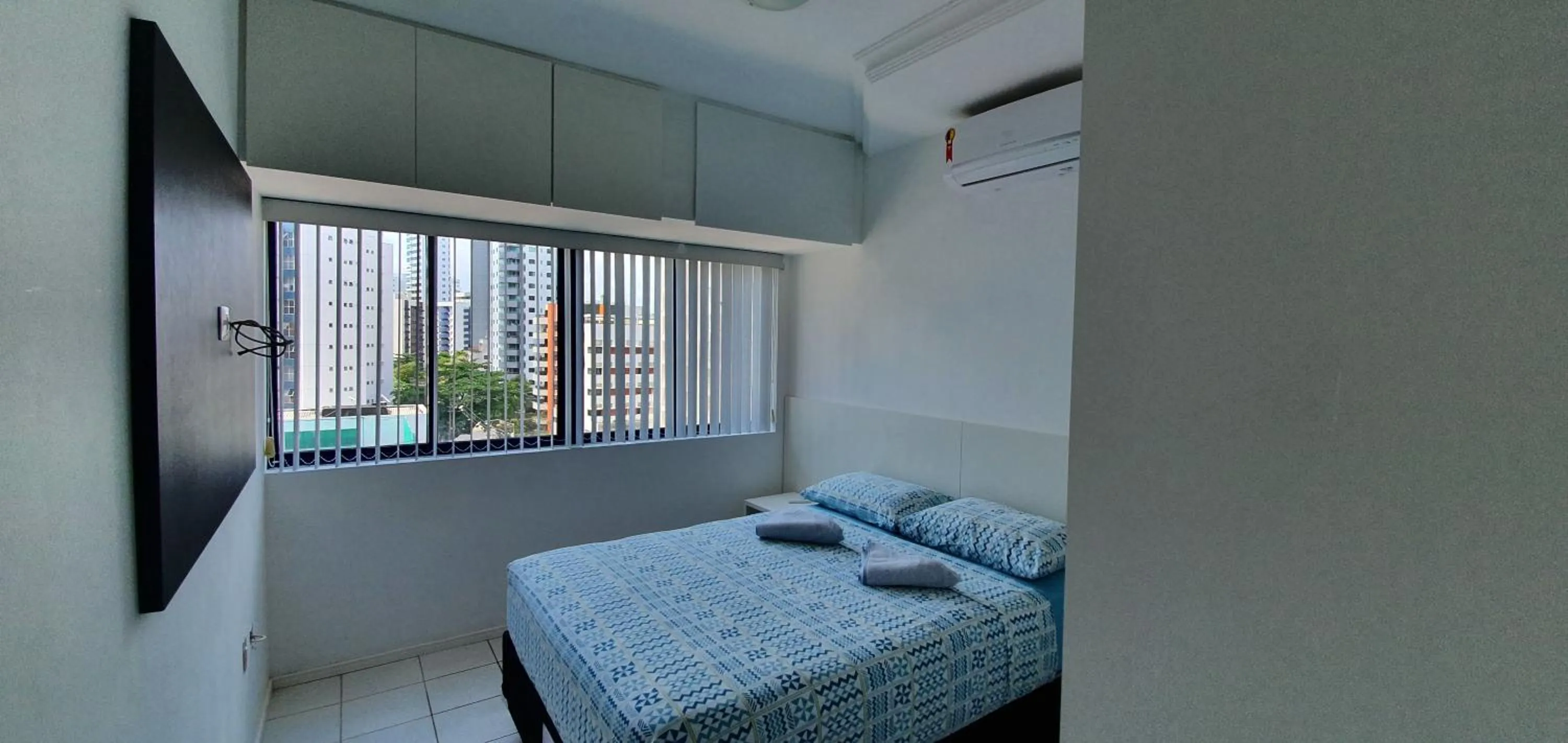 Bed in Studio Everest By Smart Stays