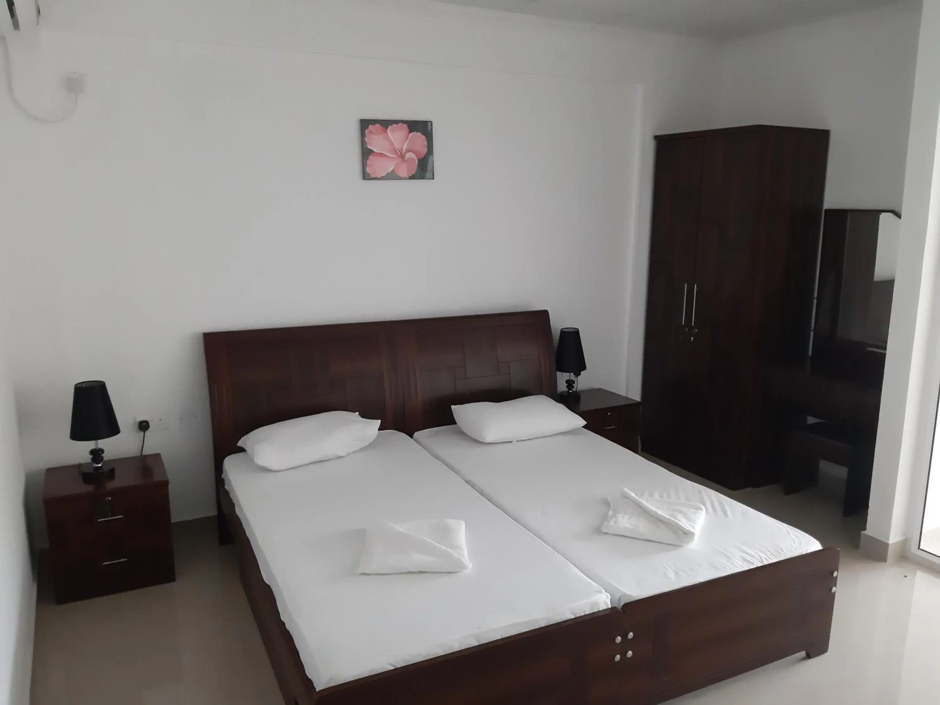 Budget Double Room in Diamond Plaza Budget Double Room in Diamond Plaza