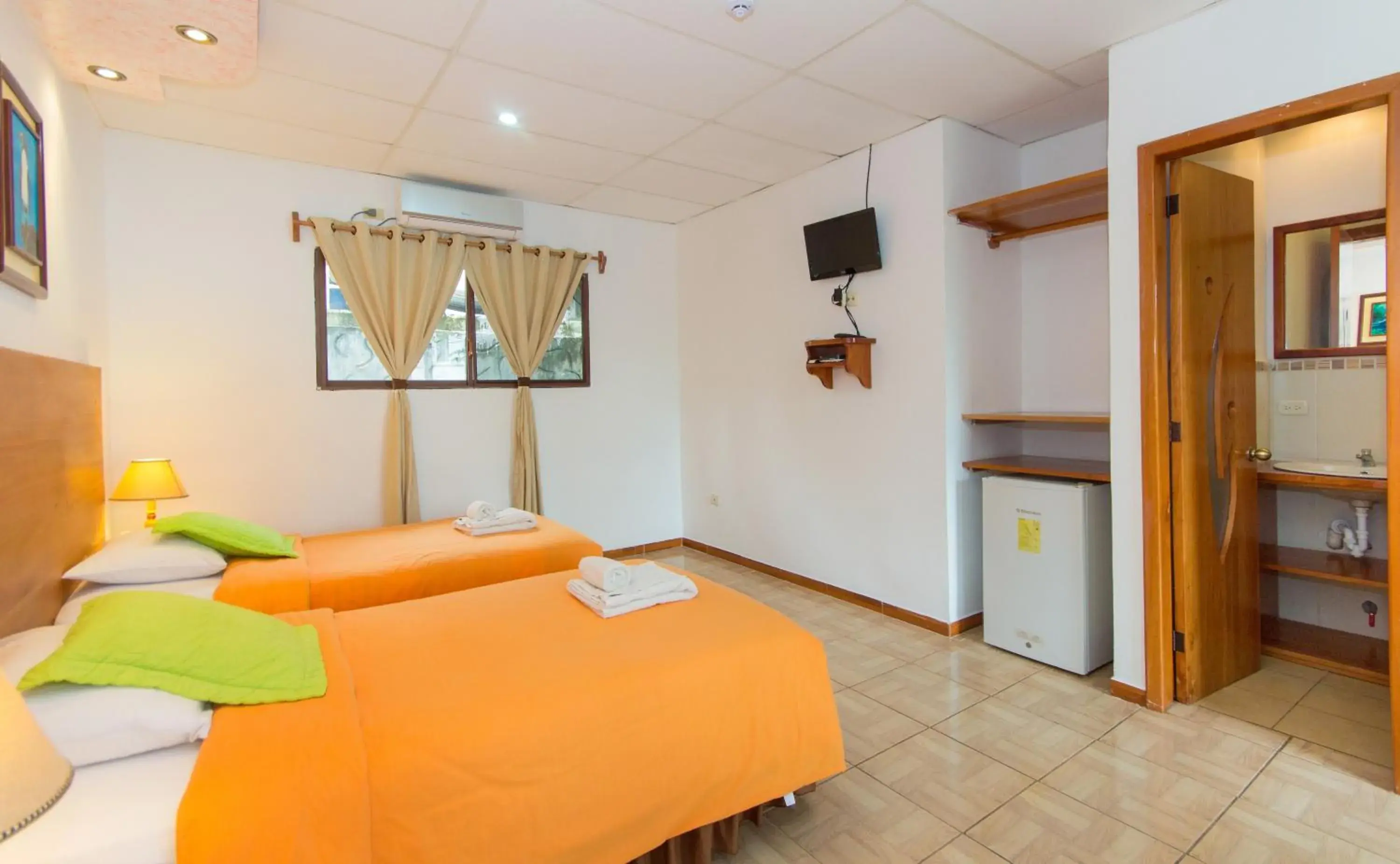 Twin Room with Garden View in Hotel Twin Galápagos Twin Room with Garden View in Hotel Twin Galápagos