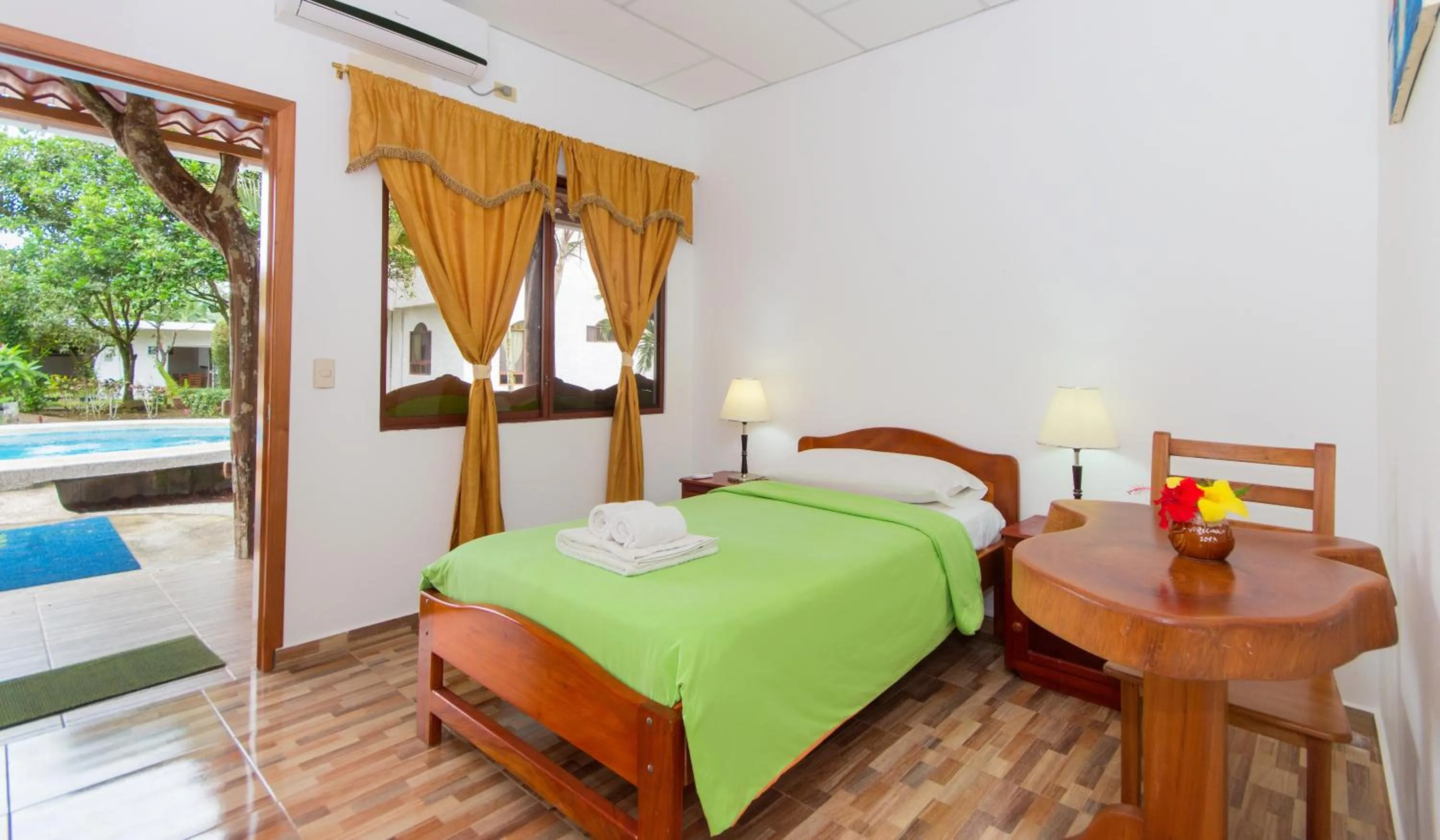 Bed in Hotel Twin Galápagos