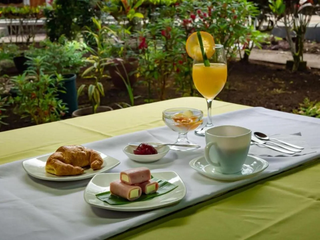 Food in Hotel Twin Galápagos