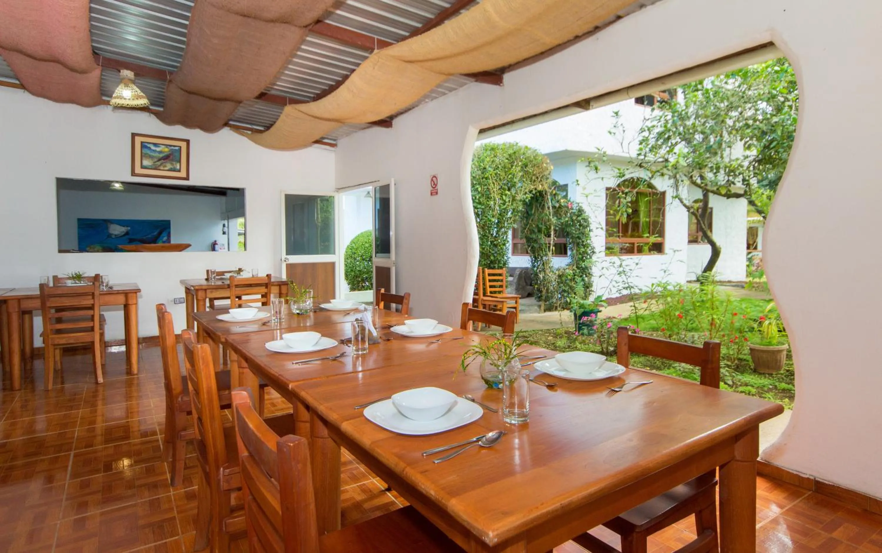 Restaurant/places to eat in Hotel Twin Galápagos