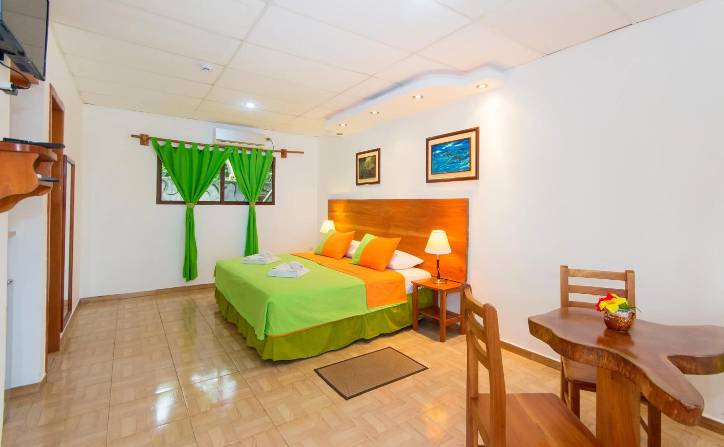 Photo of the whole room, Bed in Hotel Twin Galápagos