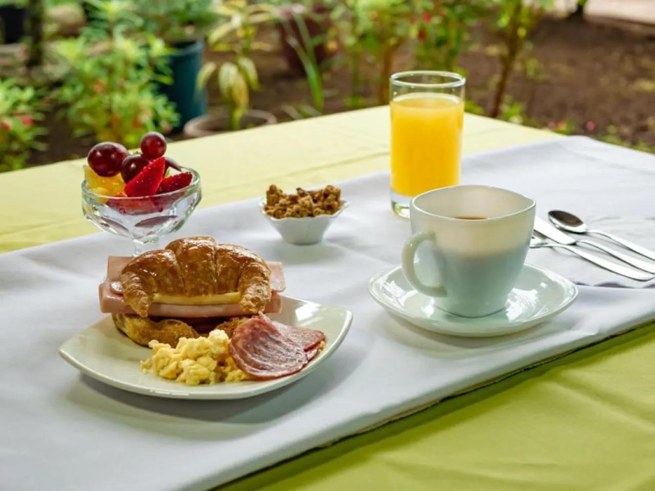 Food in Hotel Twin Galápagos