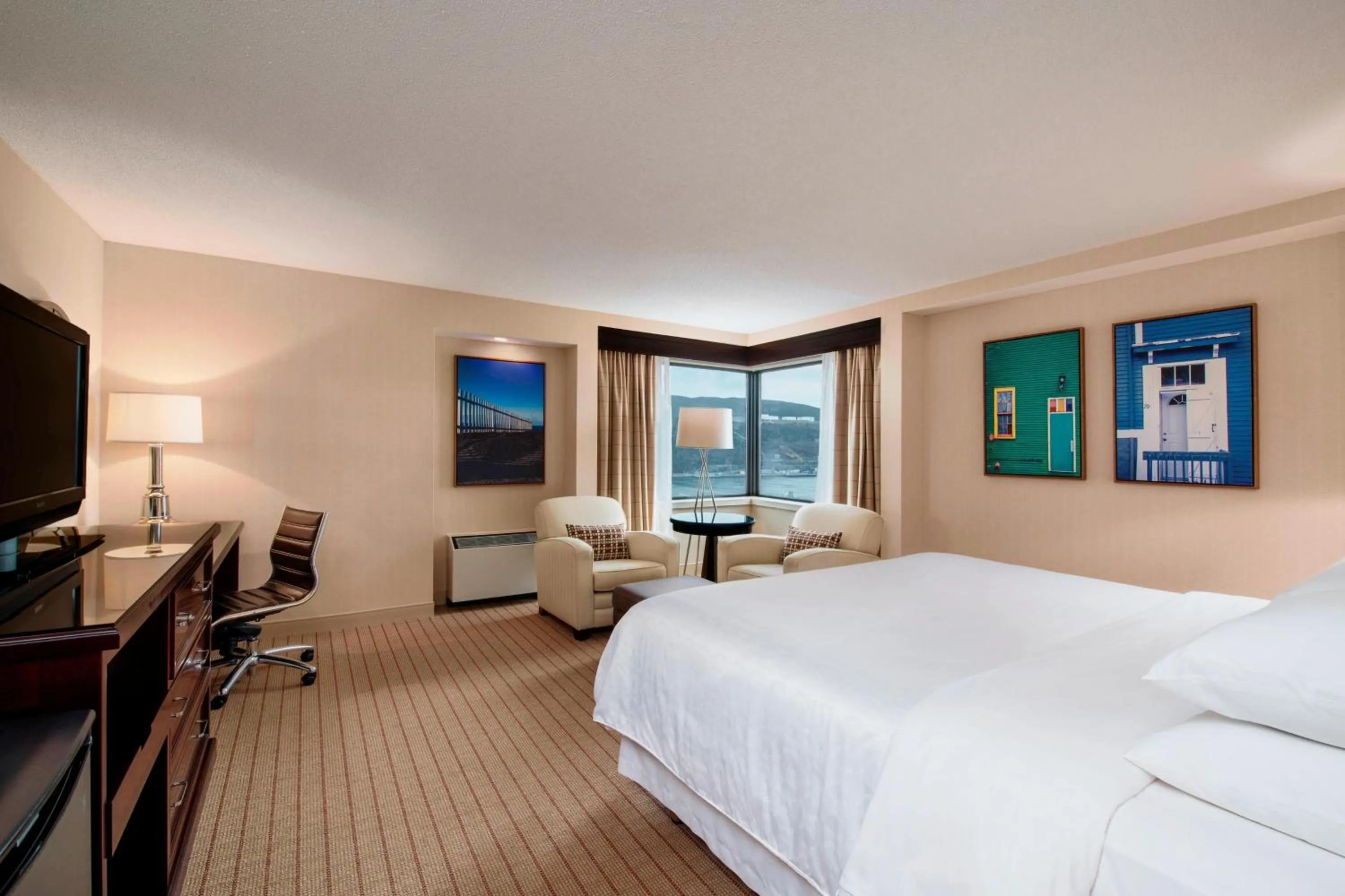 Photo of the whole room, Bed in Sheraton Hotel Newfoundland