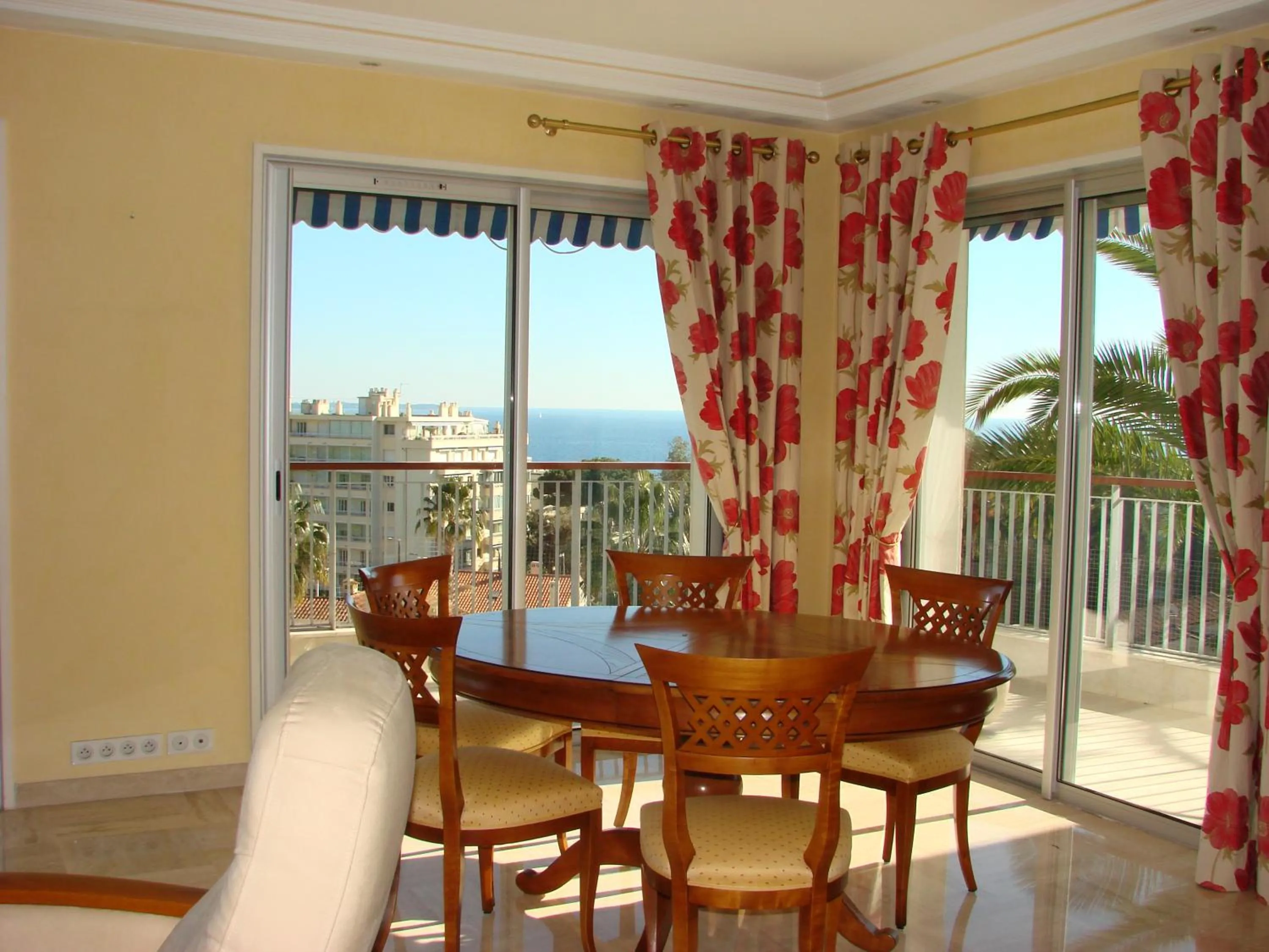 Dining area in The Best Place