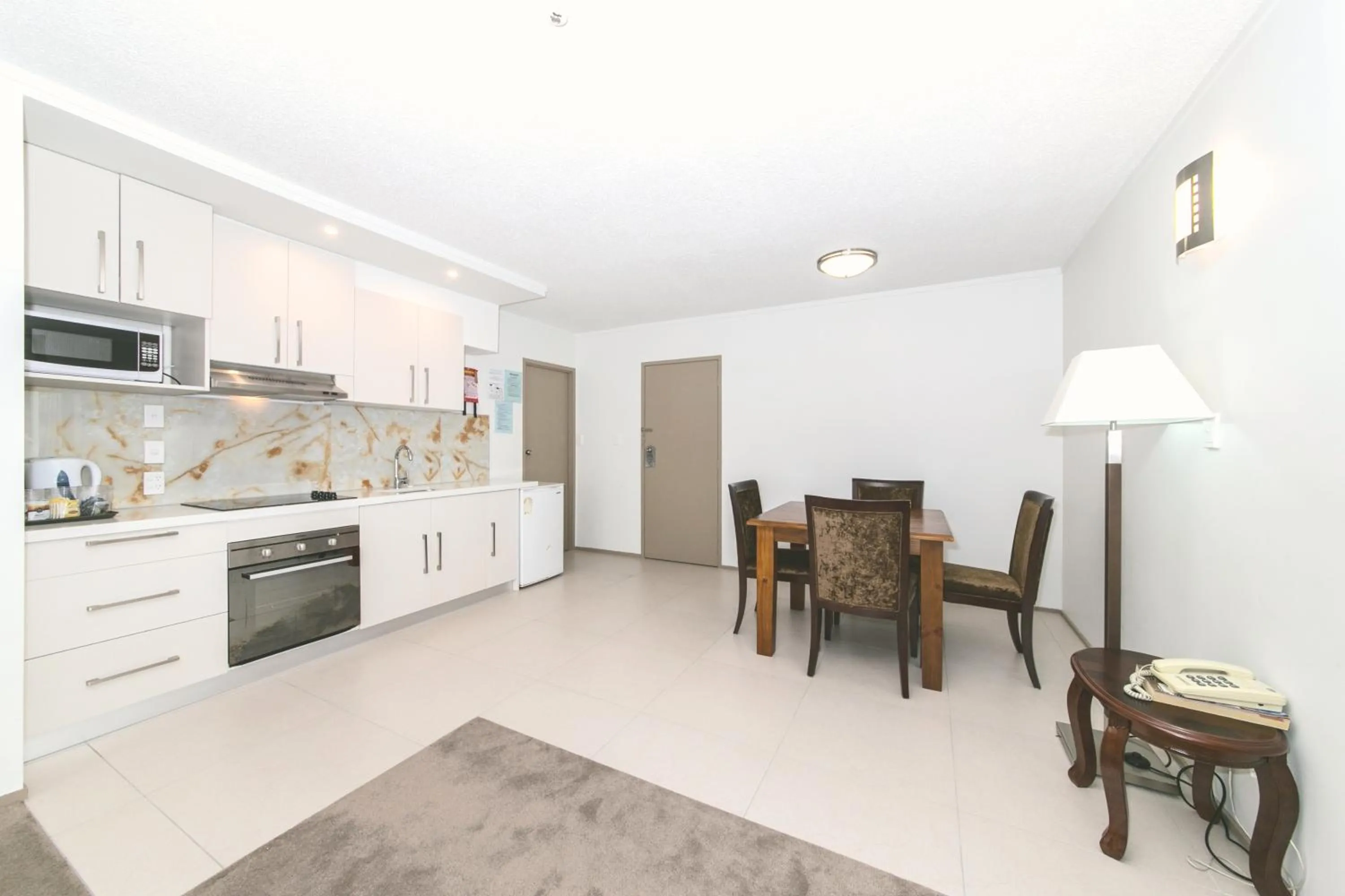 Coffee/tea facilities in Airport Gateway Hotel