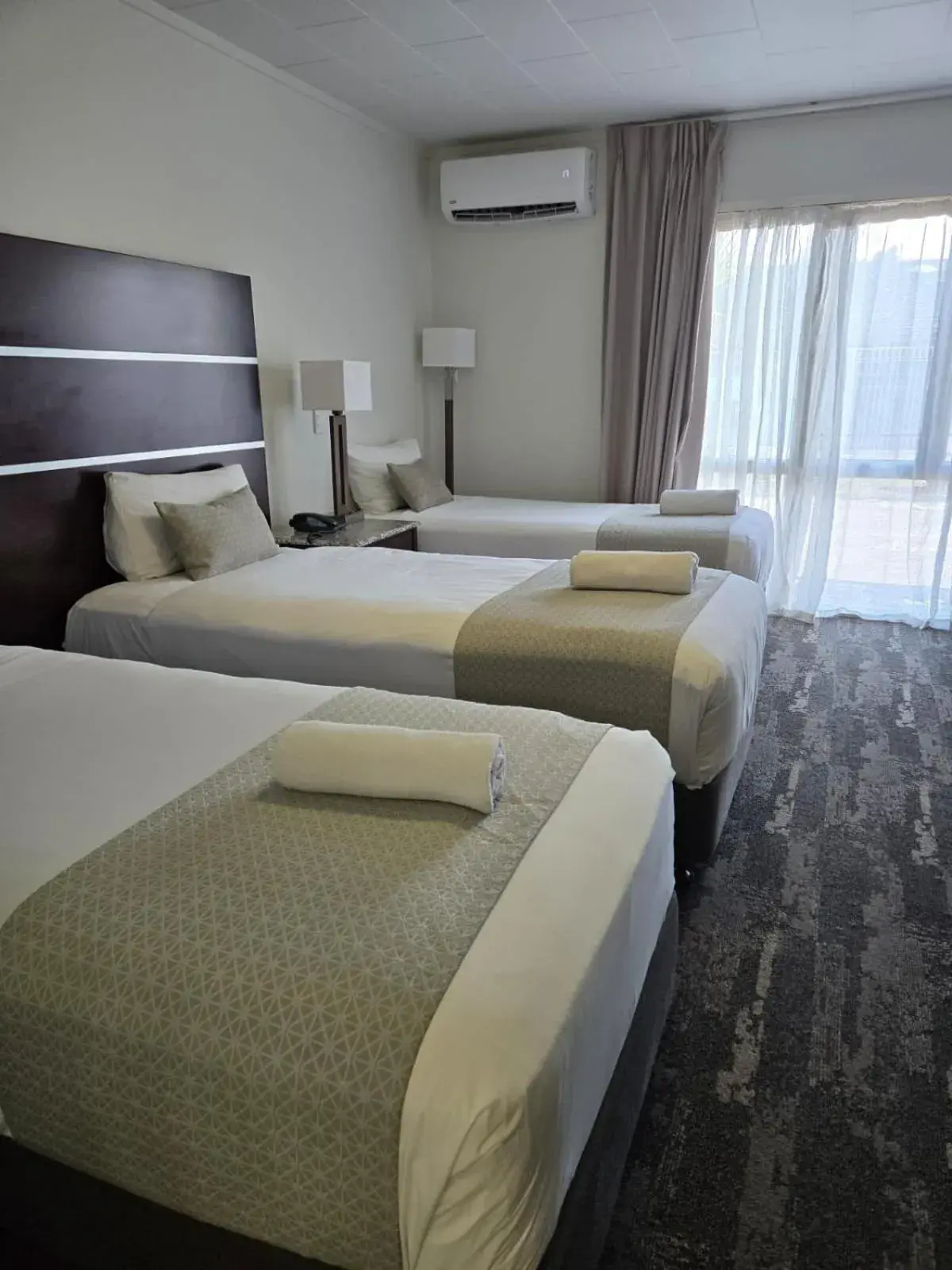 Bed in Airport Gateway Hotel Bed in Airport Gateway Hotel