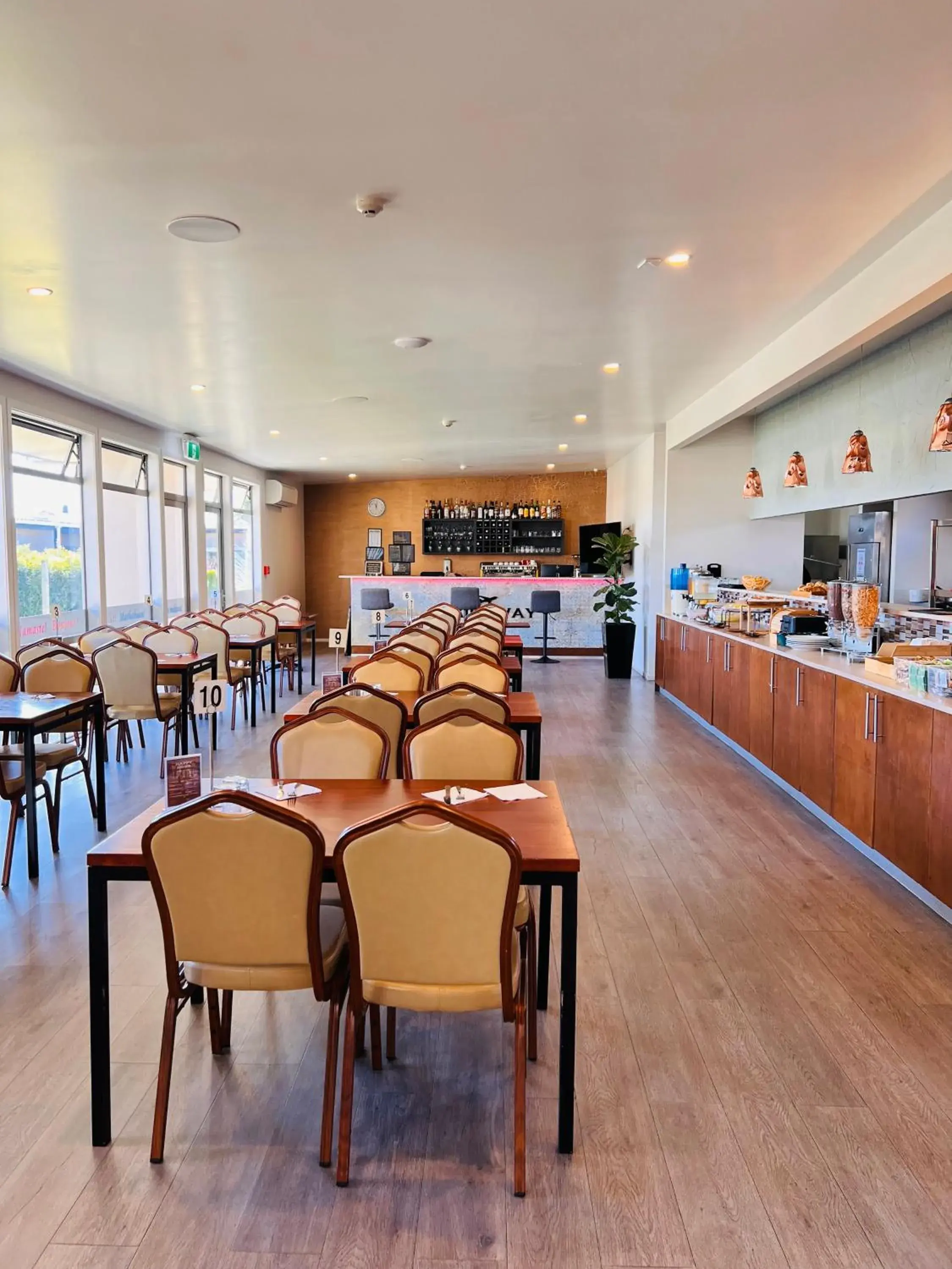 Restaurant/places to eat in Airport Gateway Hotel Restaurant/places to eat in Airport Gateway Hotel