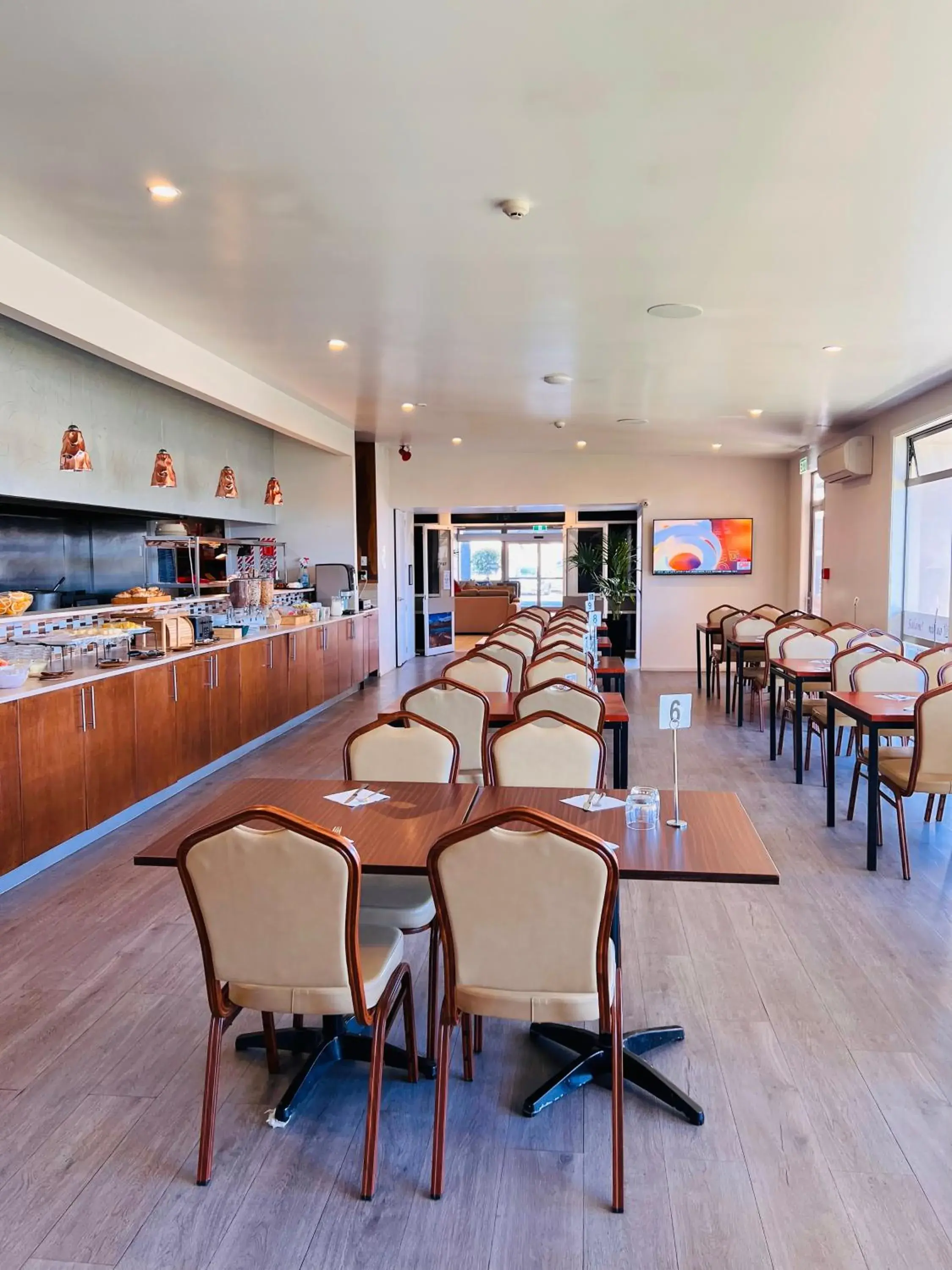 Restaurant/places to eat in Airport Gateway Hotel Restaurant/places to eat in Airport Gateway Hotel