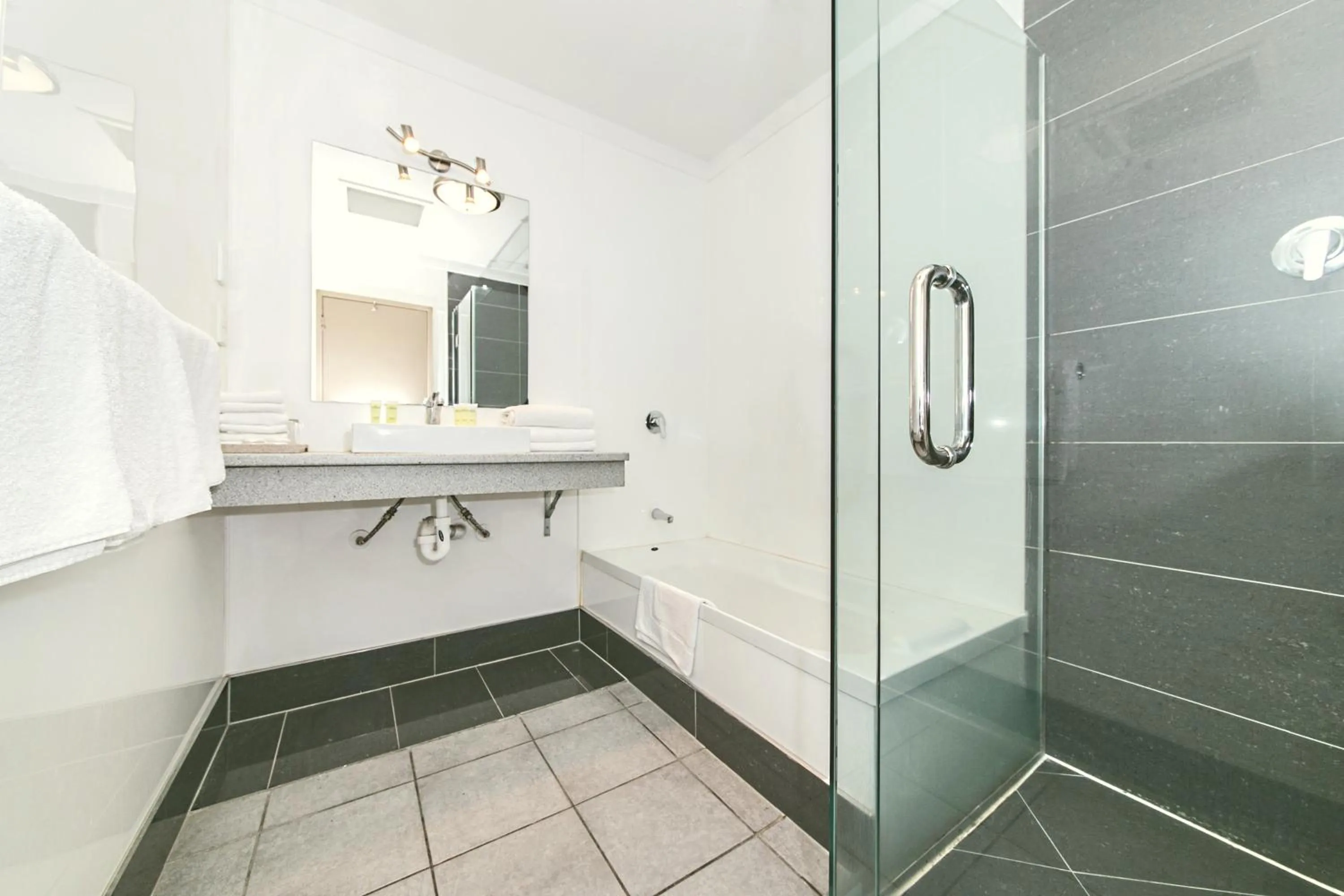 Bathroom in Airport Gateway Hotel