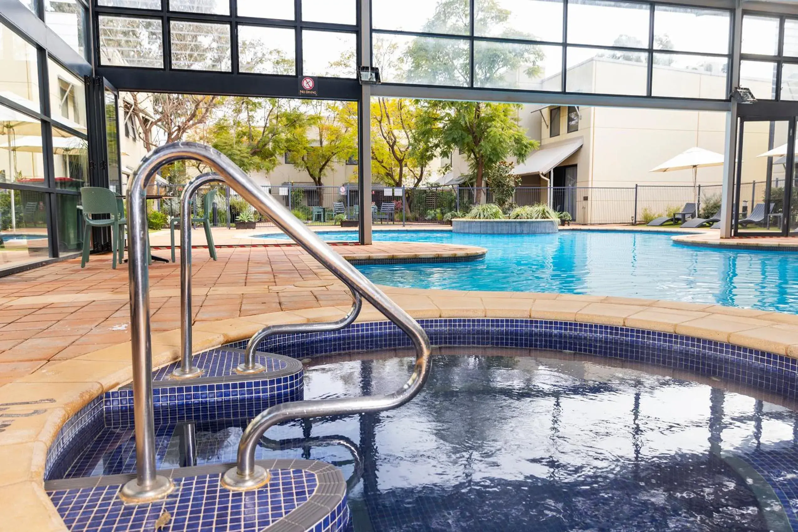 Swimming pool in Rydges Kalgoorlie Swimming pool in Rydges Kalgoorlie