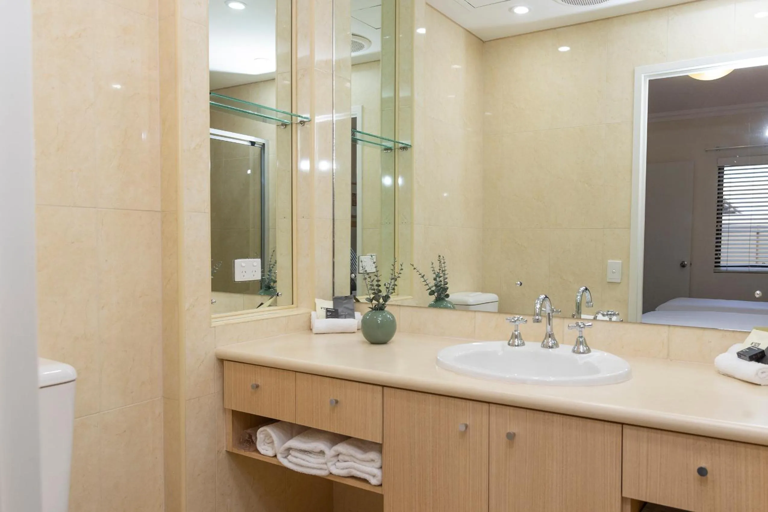 Bathroom in Rydges Kalgoorlie