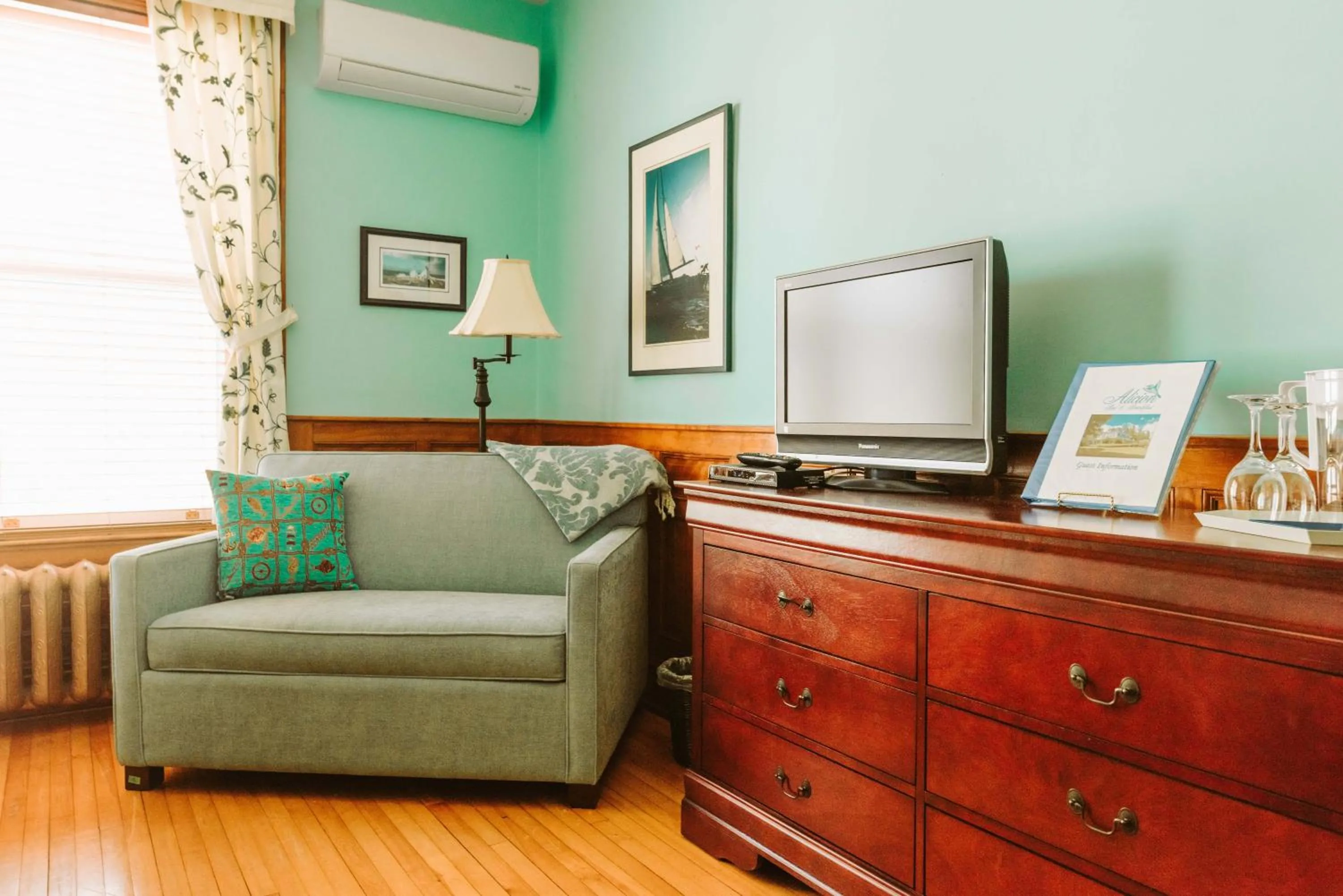 Queen Room in Alicion Bed & Breakfast