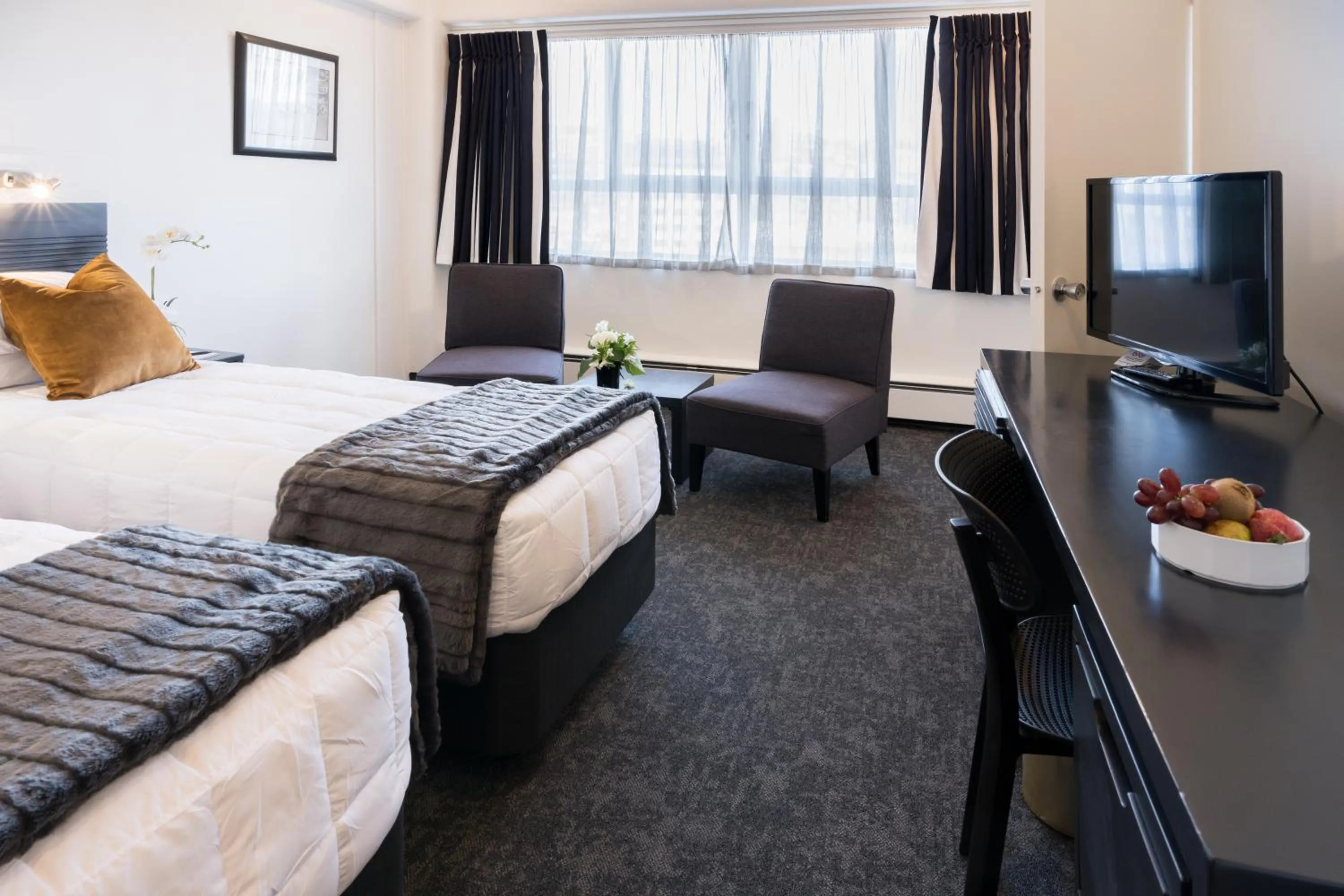 Photo of the whole room, Bed in Bay Plaza Hotel