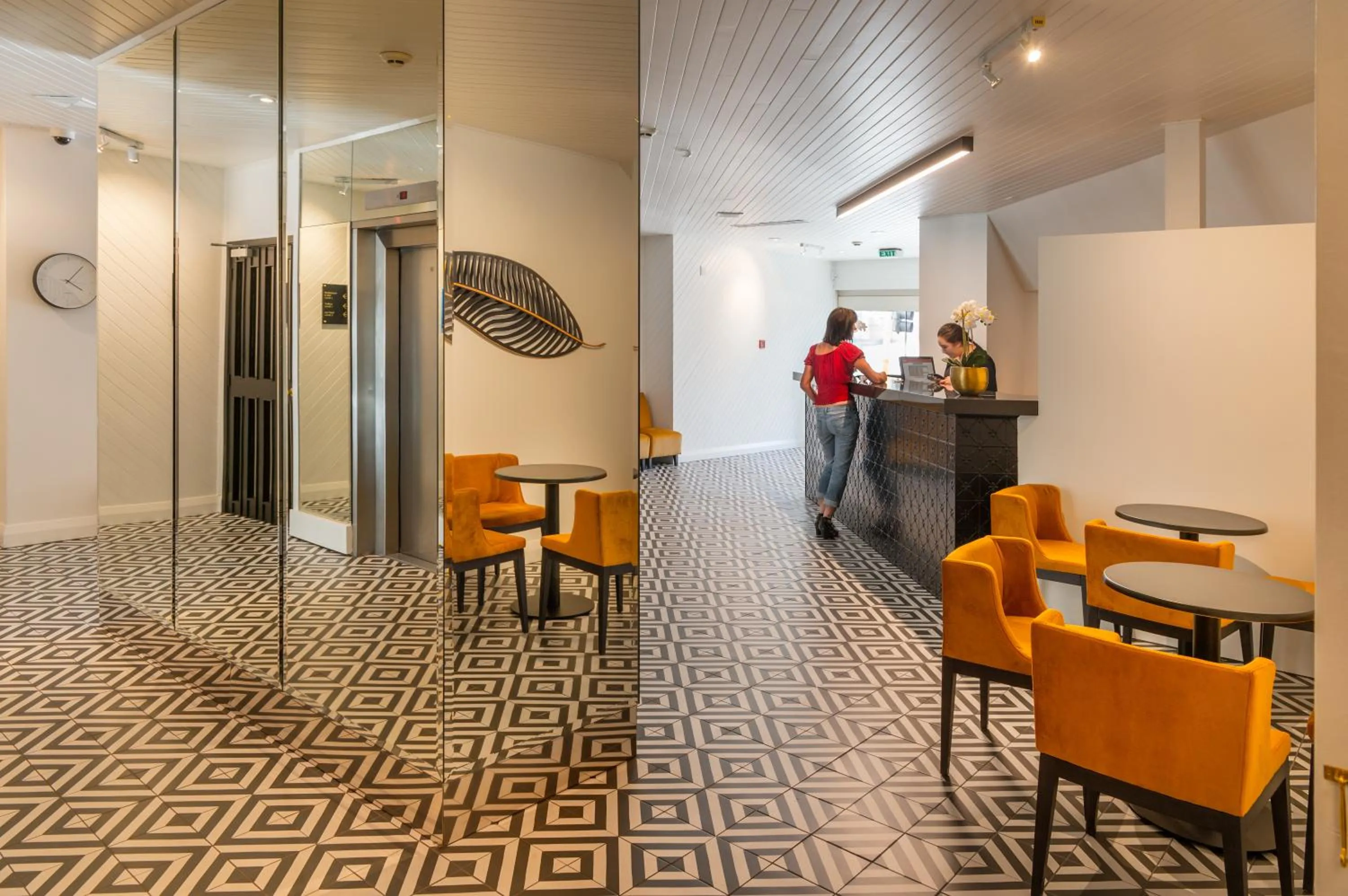 Lobby or reception in Bay Plaza Hotel