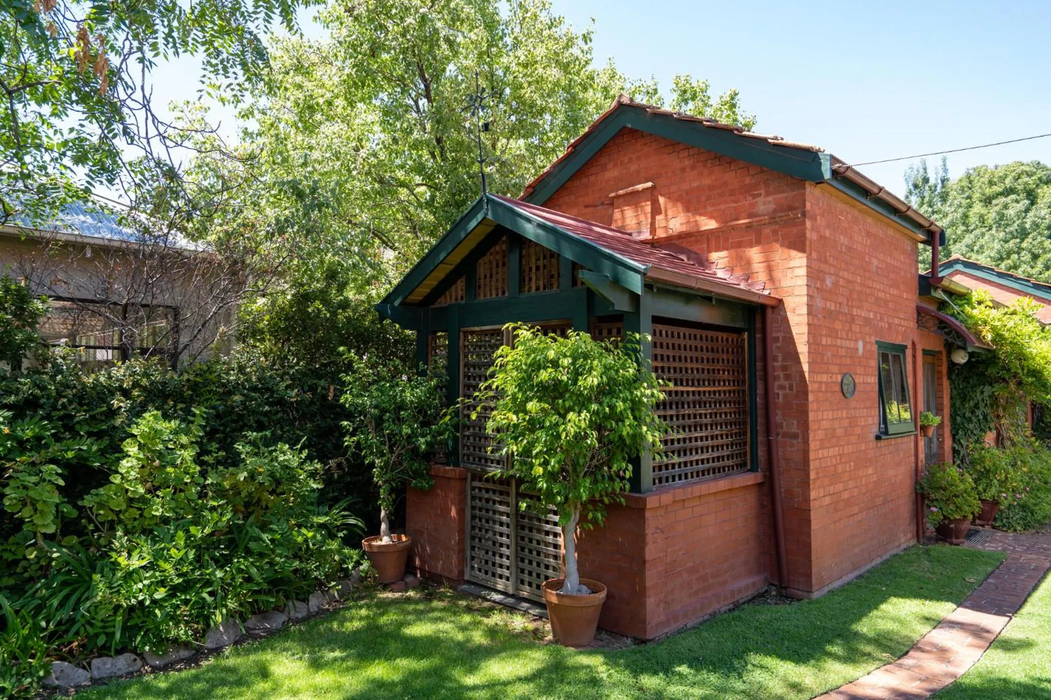 Property building in Buxton Manor