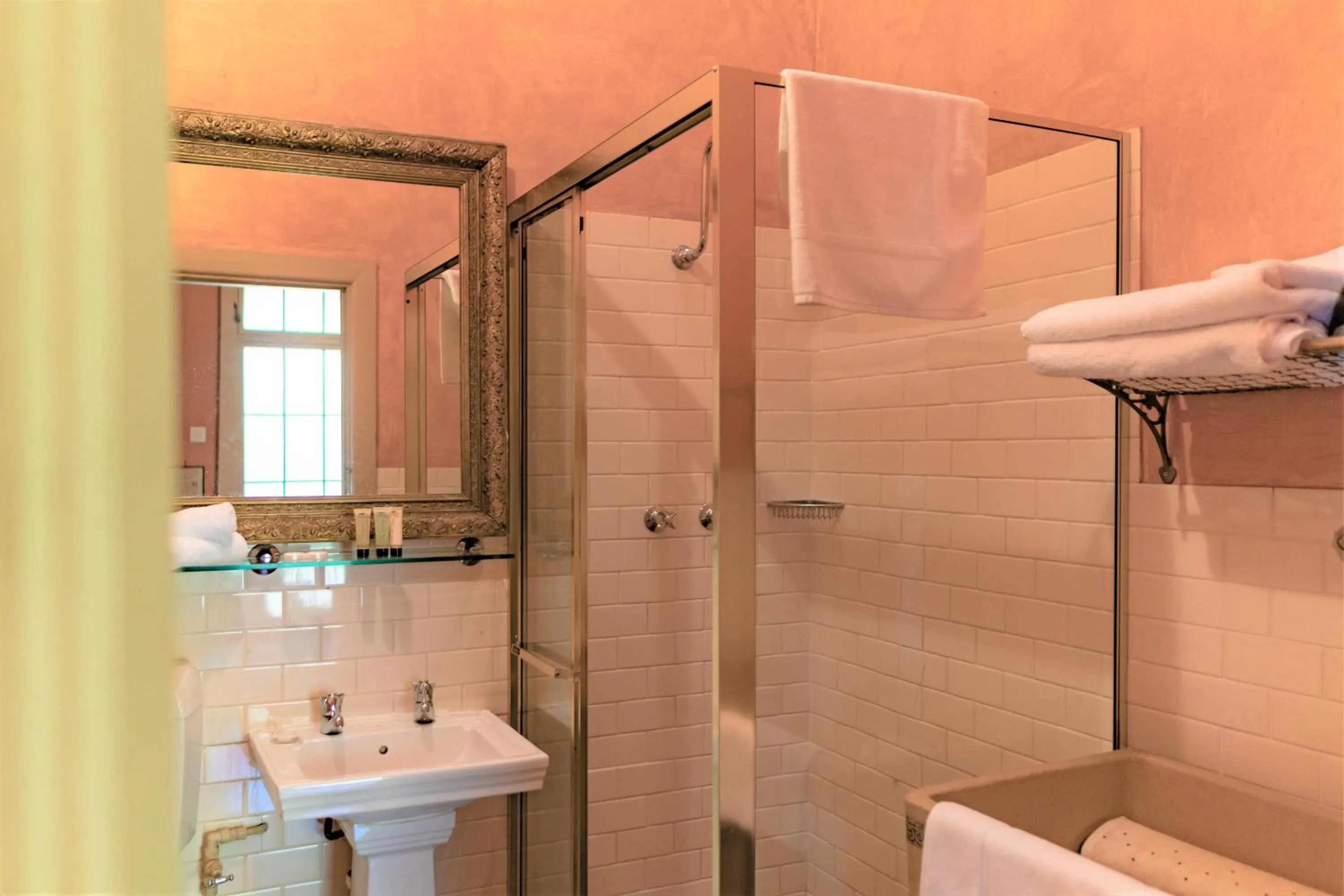 Shower in Buxton Manor