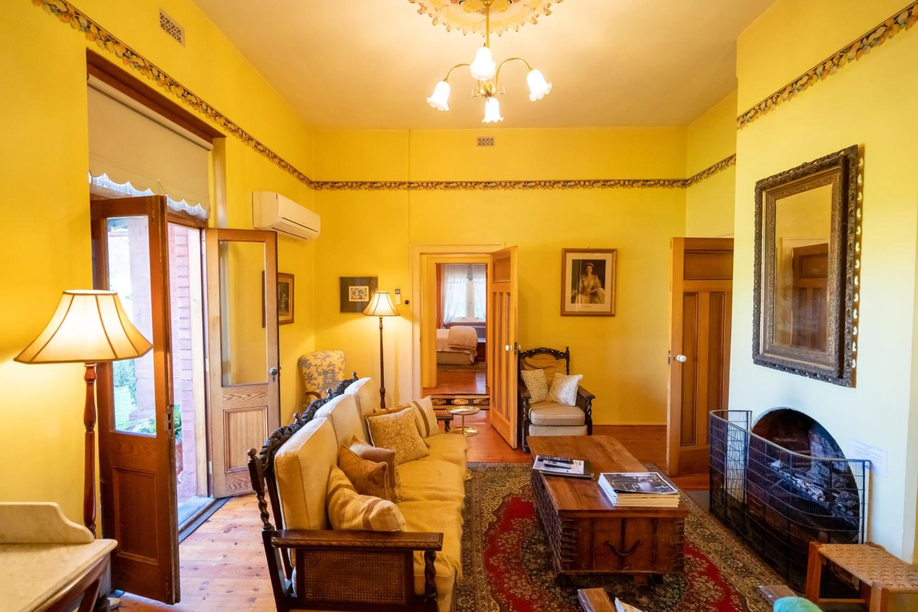 TV and multimedia in Buxton Manor