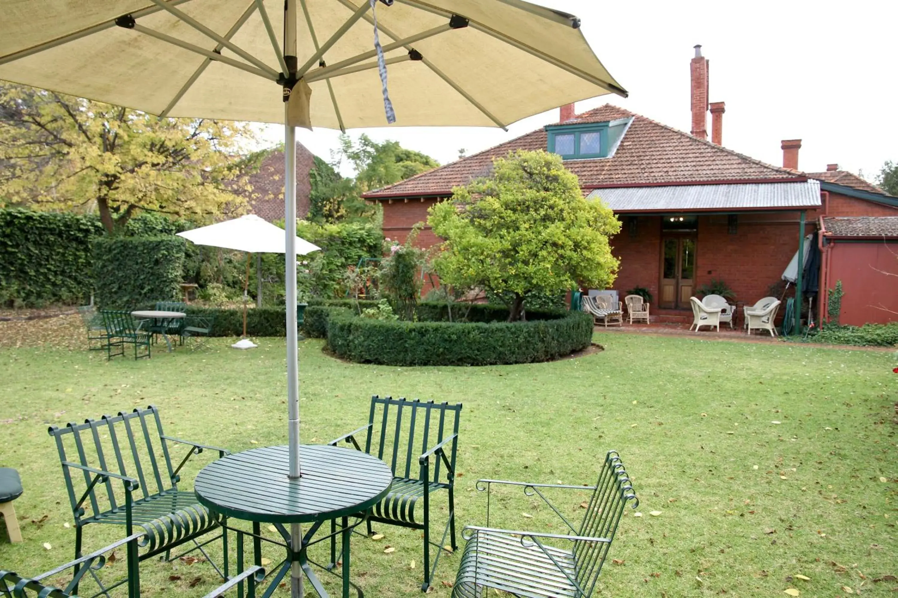 Property building in Buxton Manor Property building in Buxton Manor