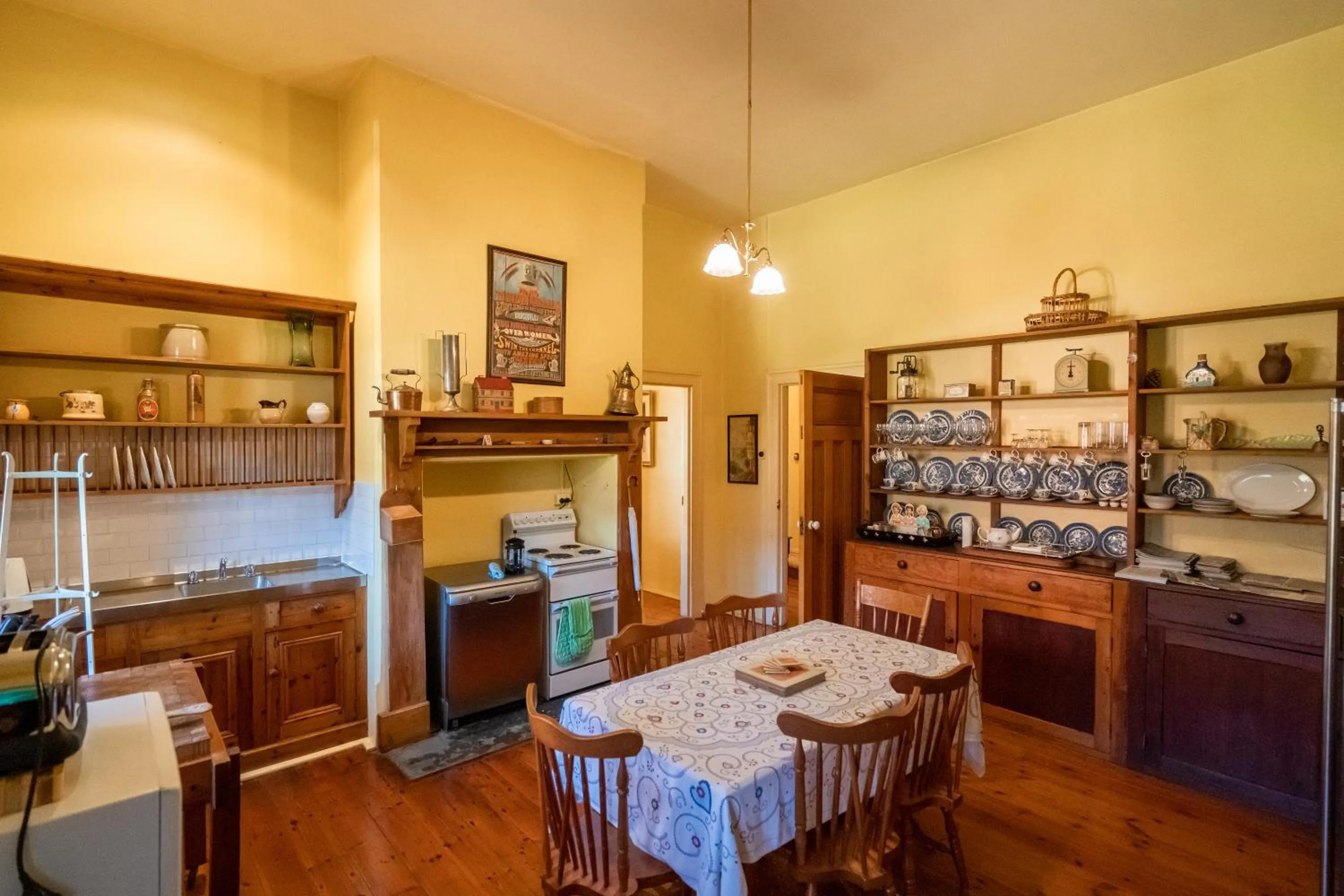 Kitchen or kitchenette in Buxton Manor