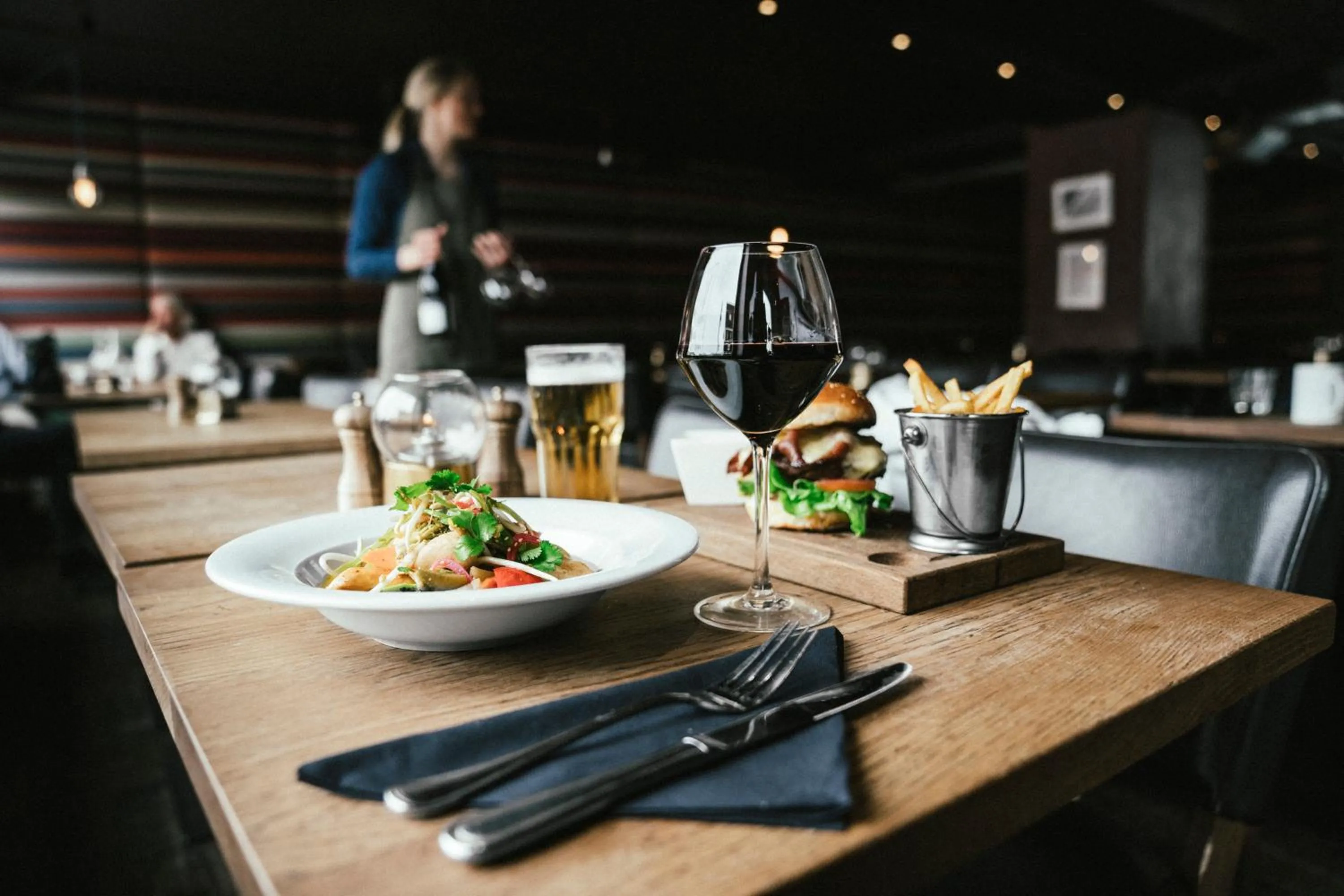 Restaurant/places to eat in Langley Hôtel Victors