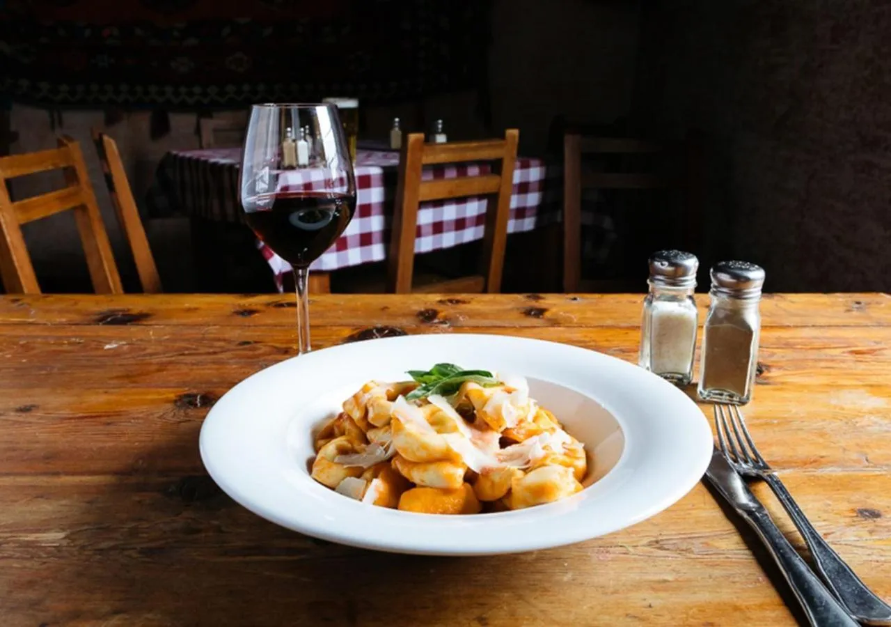 Restaurant/places to eat in Langley Hotel La Vieille Ferme