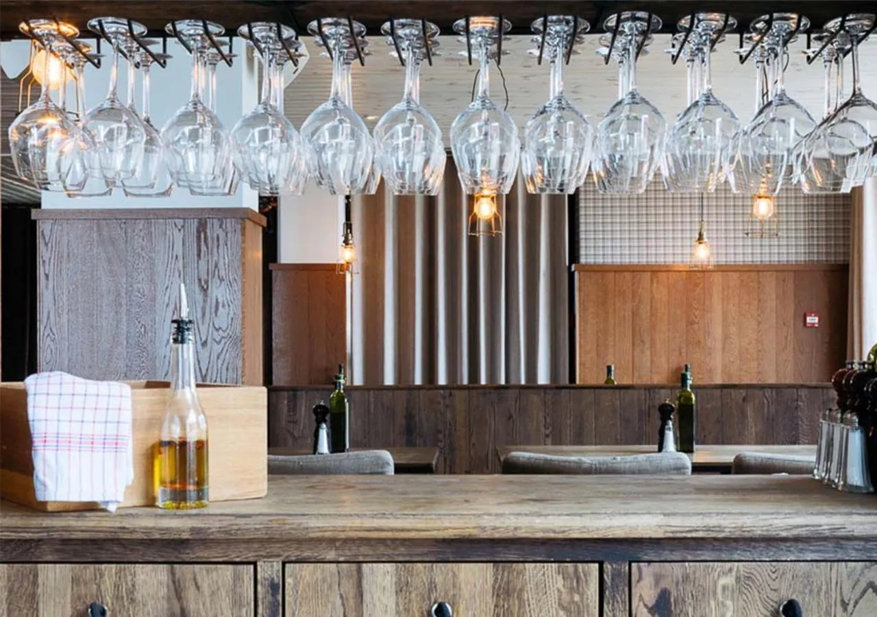 Restaurant/places to eat in Langley Hôtel Tango