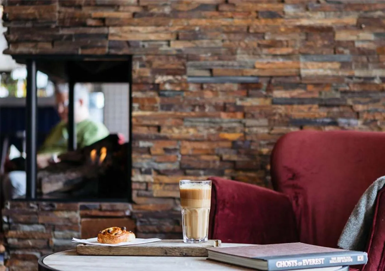 Restaurant/places to eat in Langley Hôtel Tango