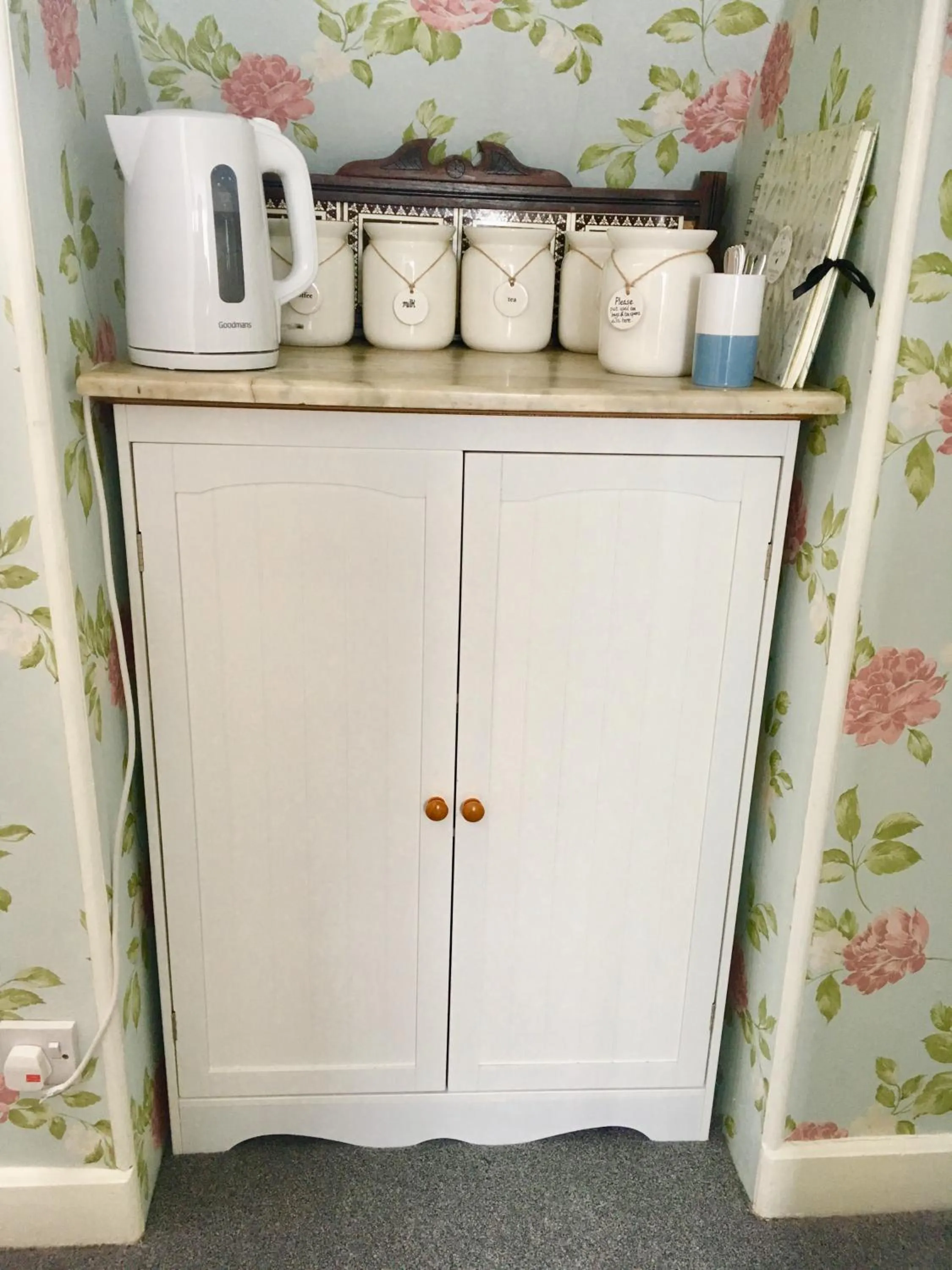 Coffee/tea facilities in Puffin Cottage