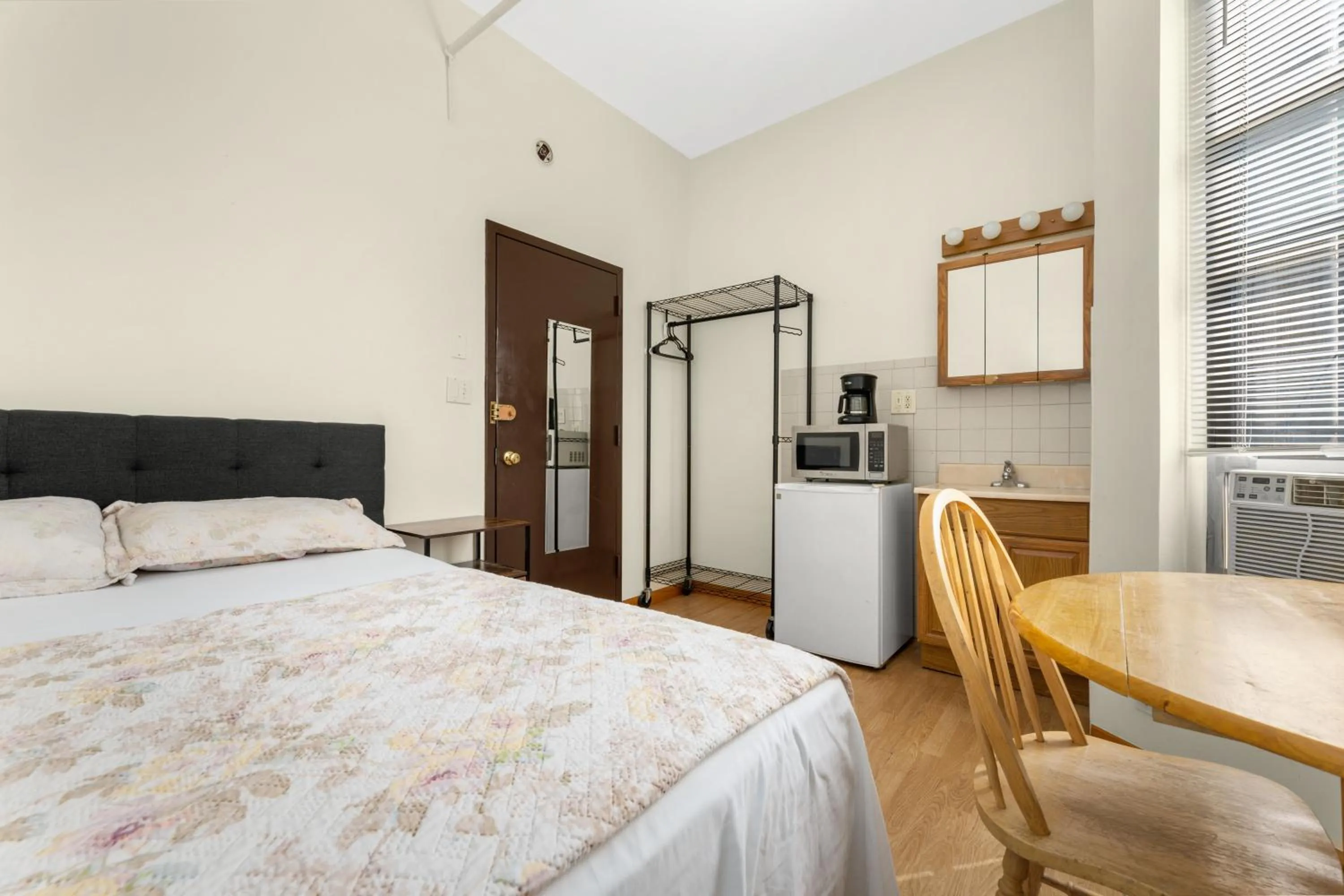 Photo of the whole room in West 30th Street Guest House